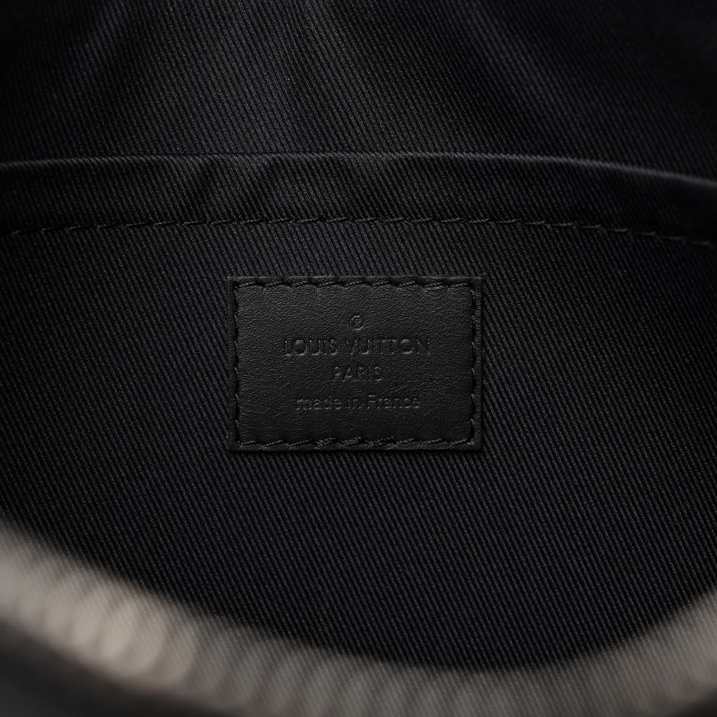 Damier Infini Discovery Pochette GM Onyx
