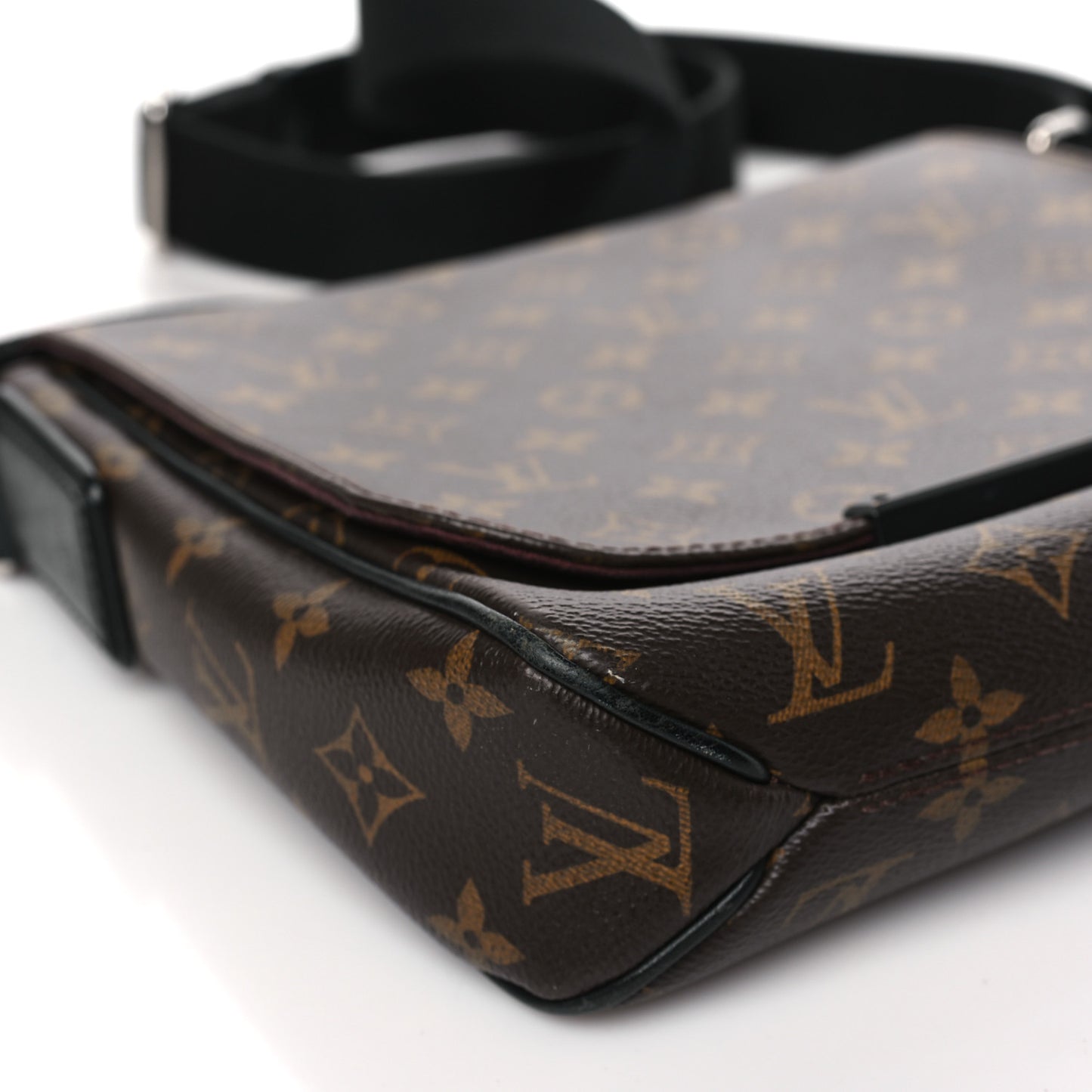 Monogram Macassar District PM
