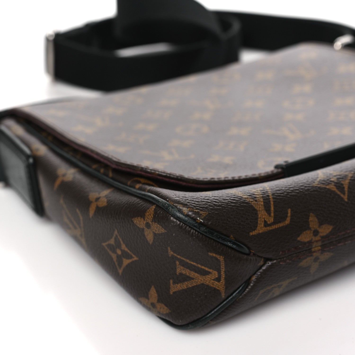 Louis Vuitton Monogram Macassar District PM 8 of 10