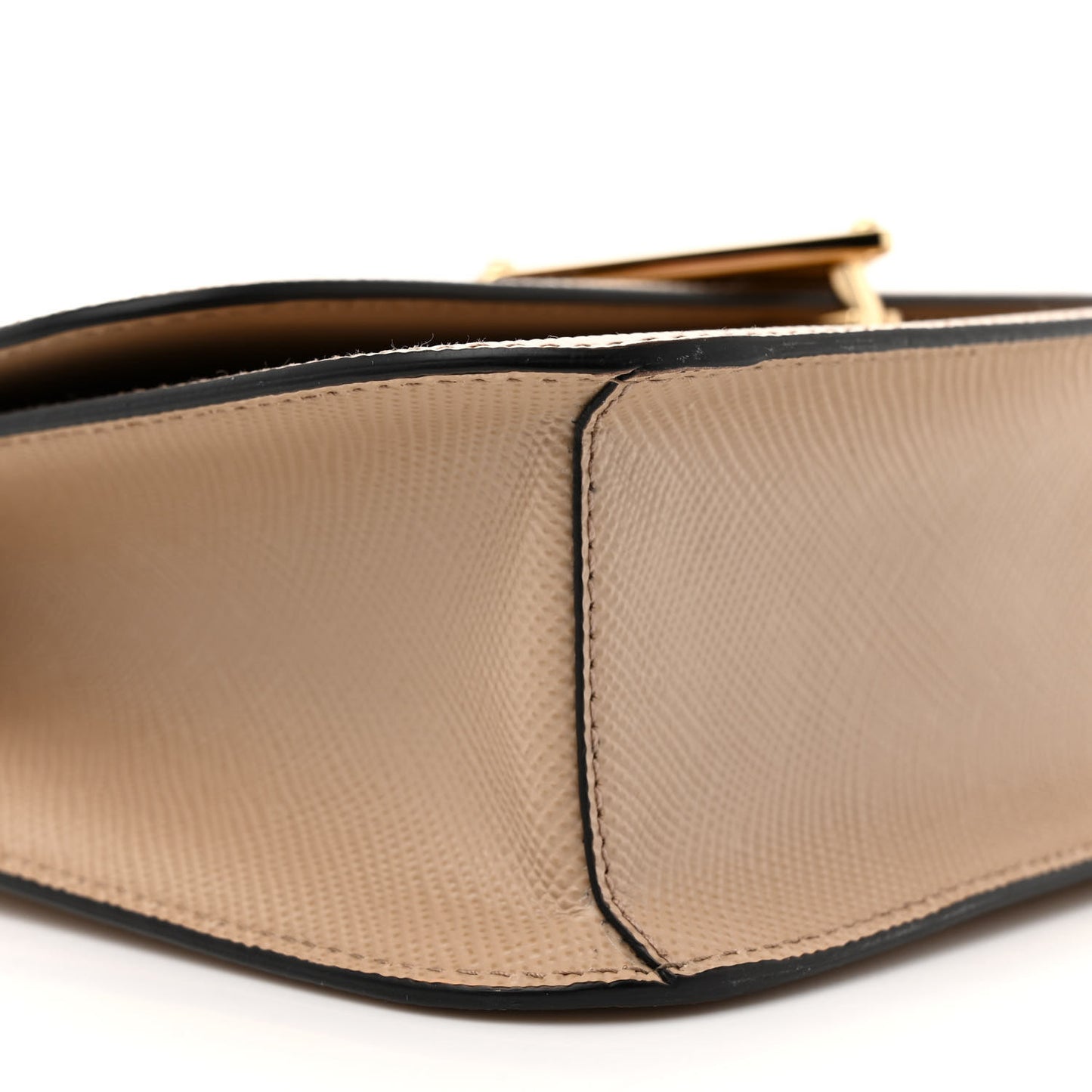 Saffiano Cuir Triangle Embleme Flap Shoulder Bag Sabbia