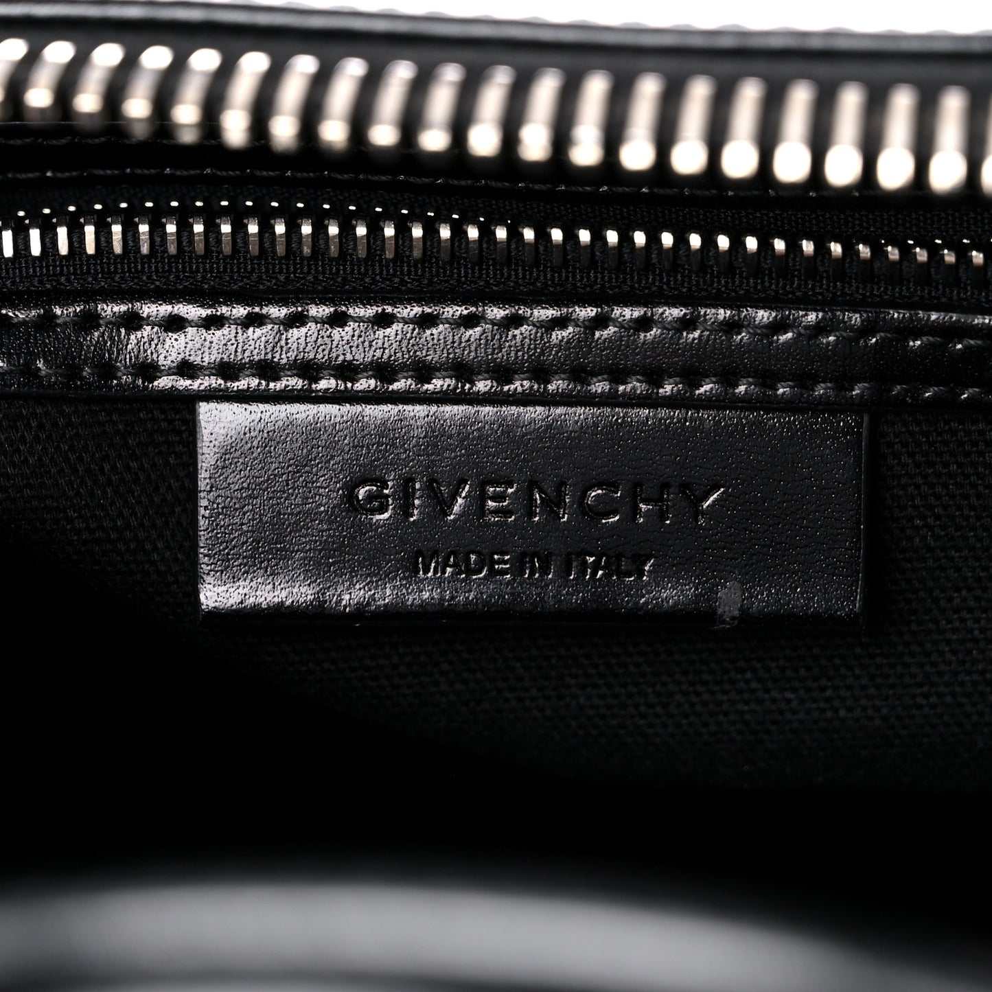 Shiny Lord Calfskin Medium Antigona Black