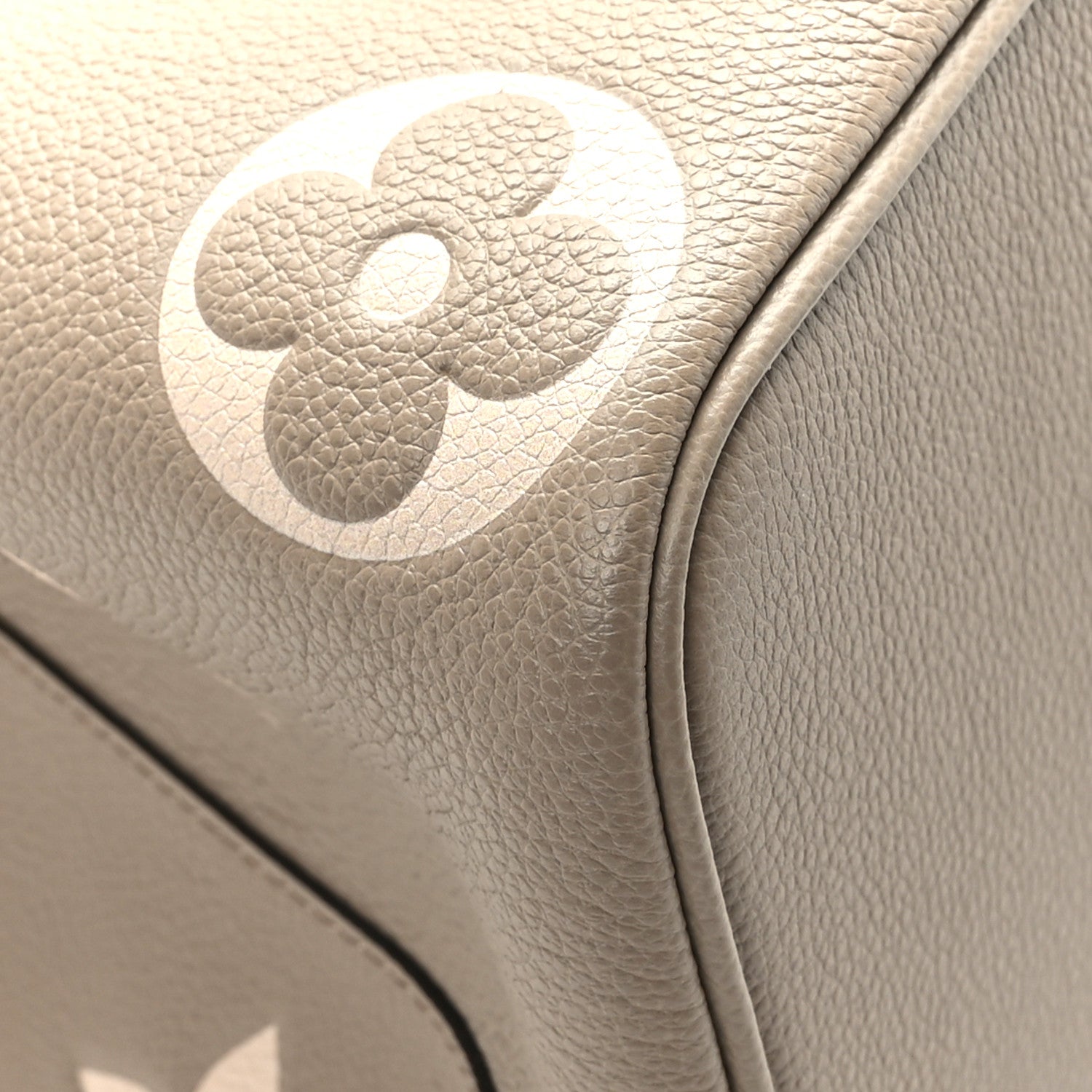 Louis Vuitton Empreinte Monogram Giant Neonoe MM Tourterelle Creme 10 of 11