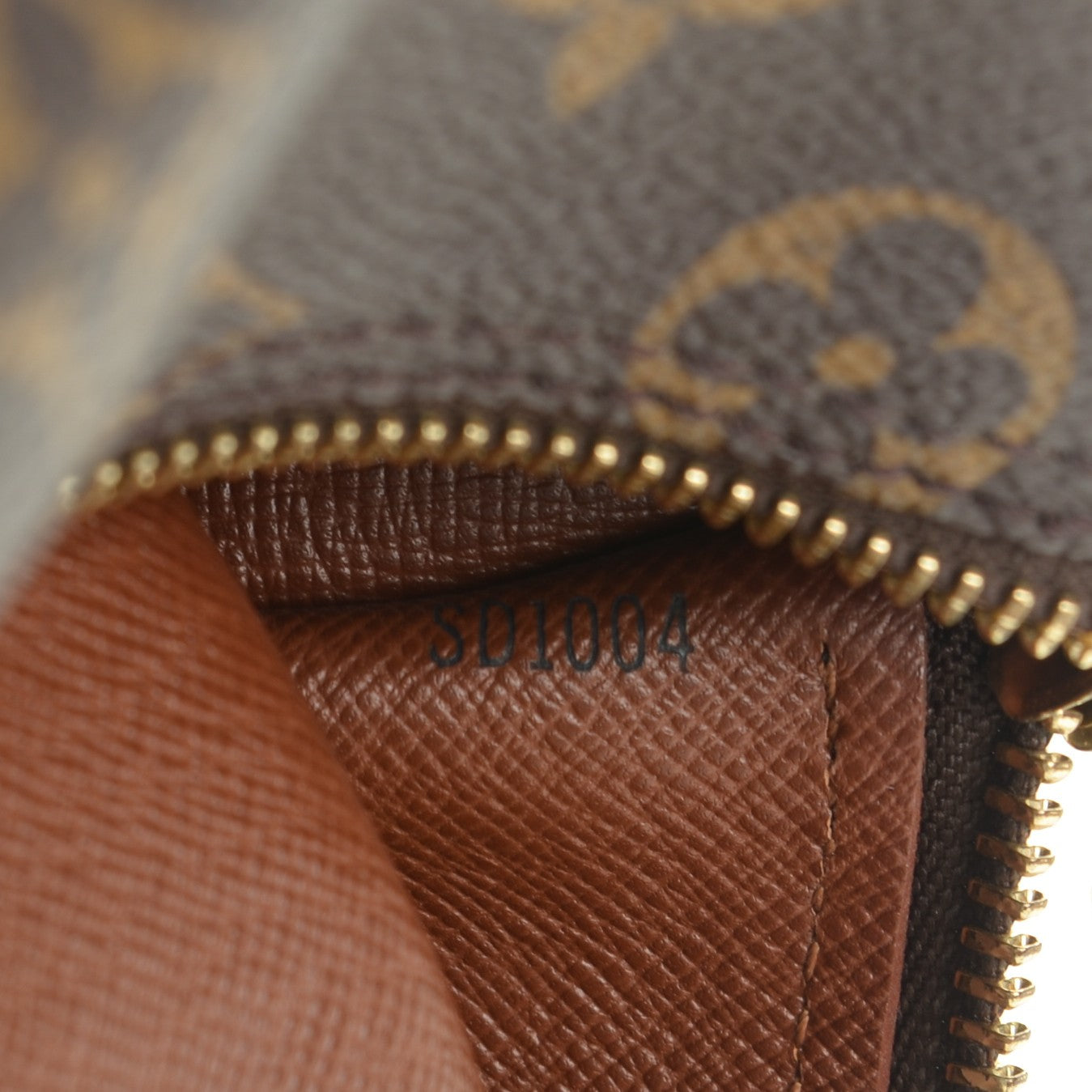 Monogram Papillon 26