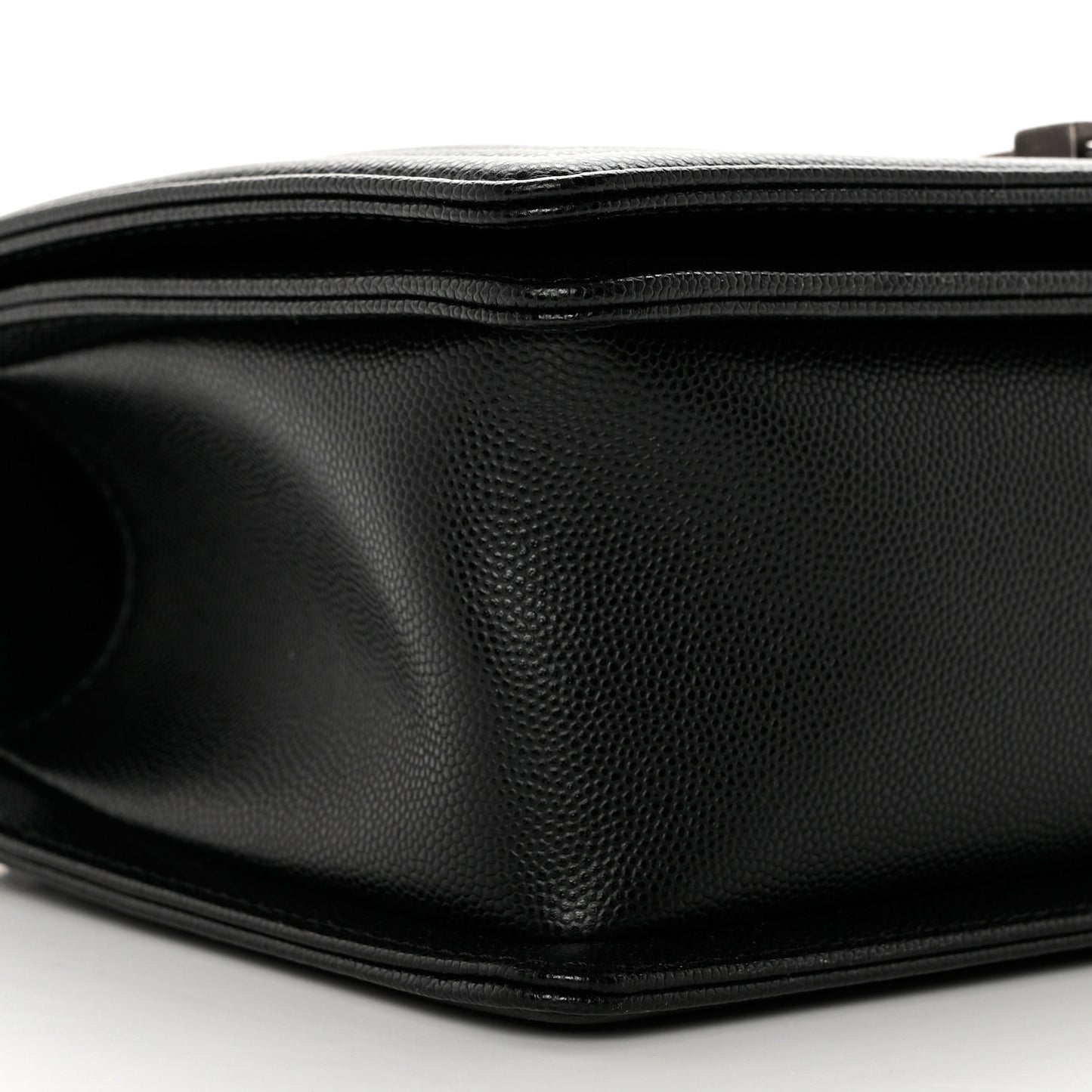 Caviar Quilted Medium Boy Flap Black