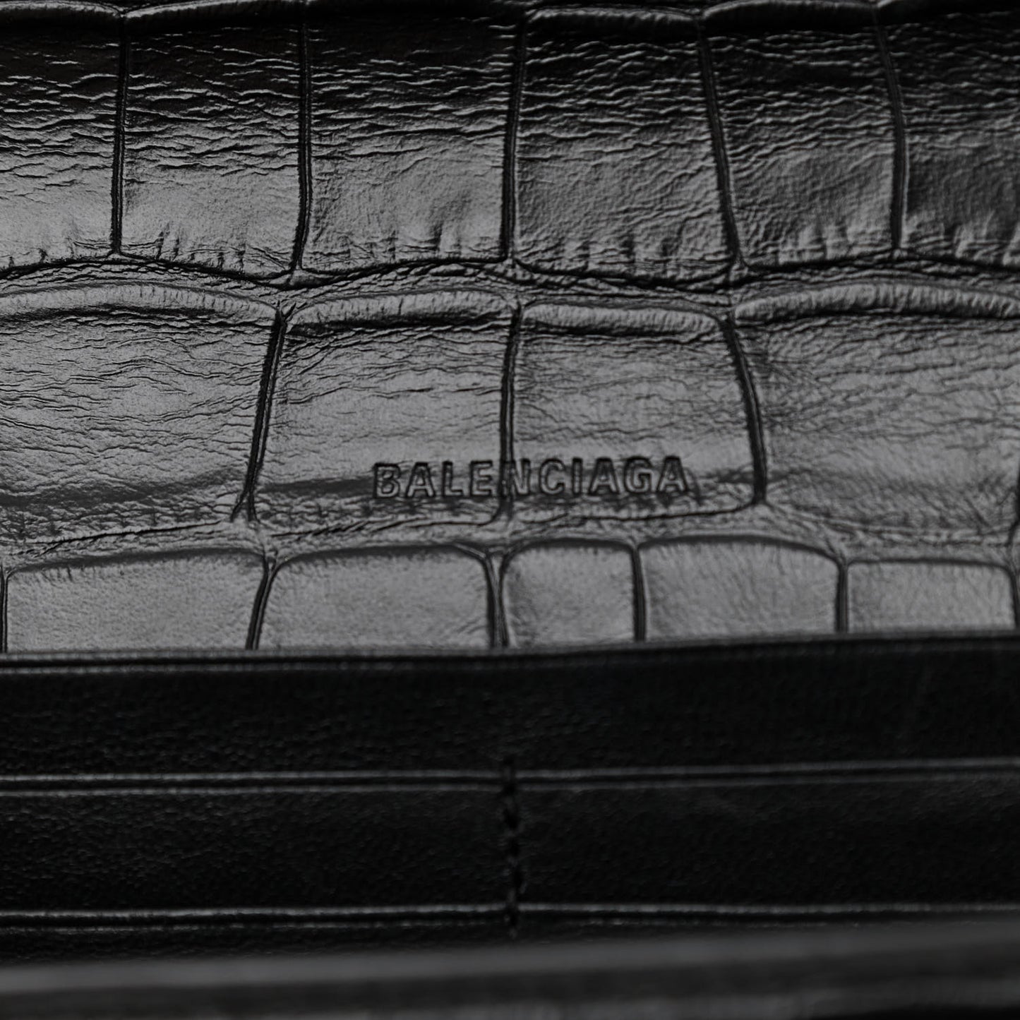 Extra Supple Calfskin Monochrome Crocodile Embossed Gossip Chain Bag XS Black