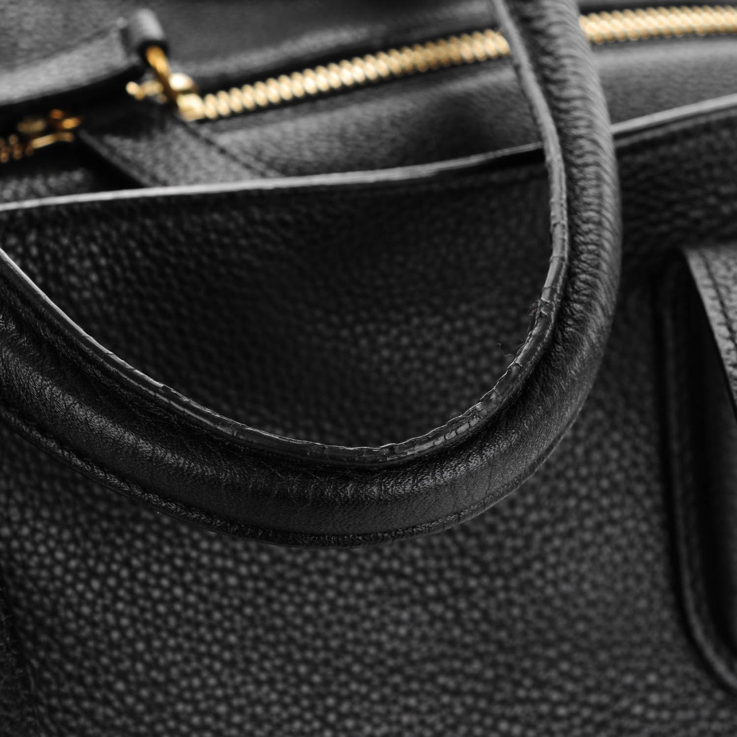 Pebbled Calfskin Medium Skull Padlock Zip Around Tote Black
