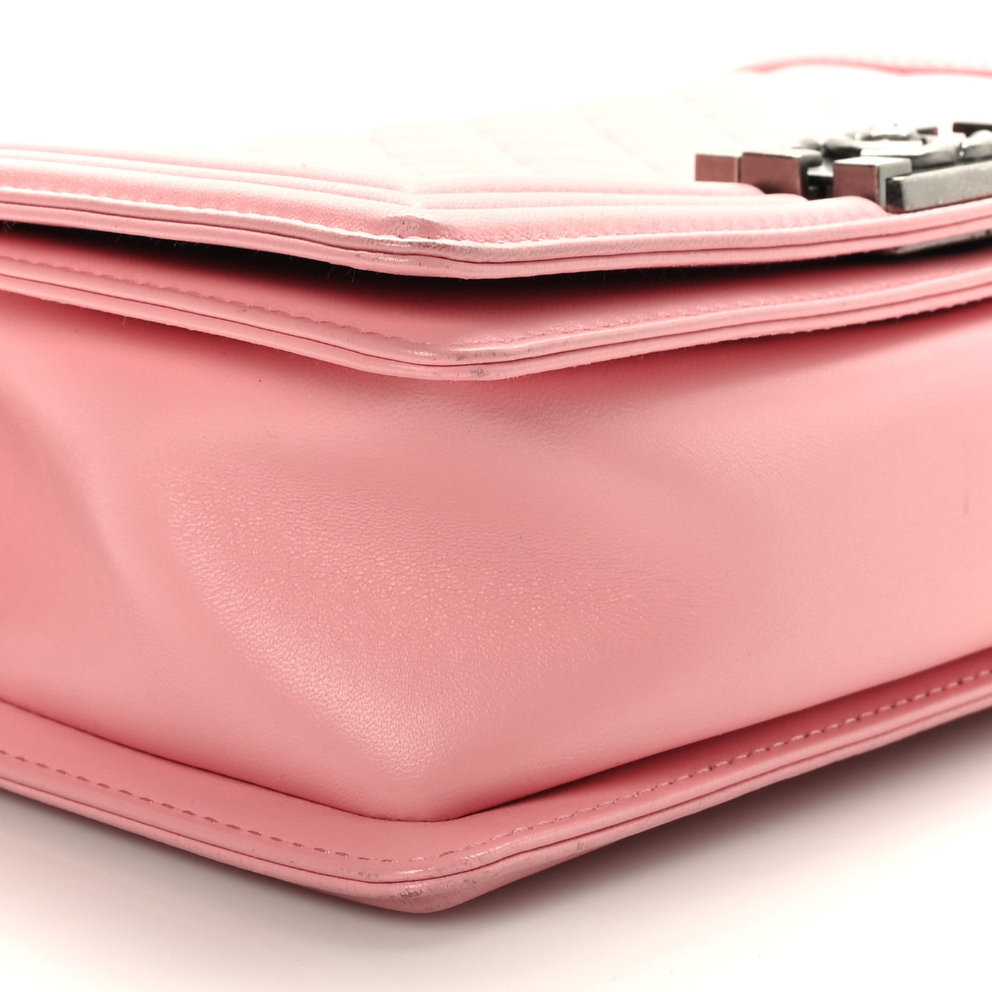 Lambskin Quilted Medium Boy Flap Light Pink