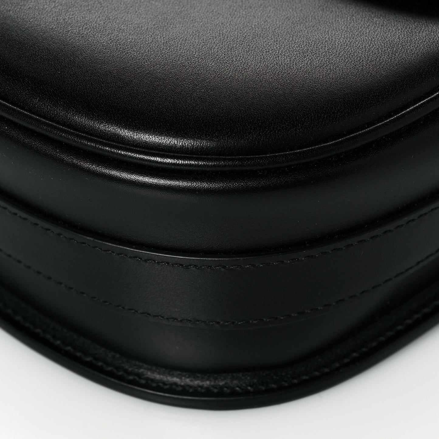 Box Calfskin Medium Bobby Flap Black