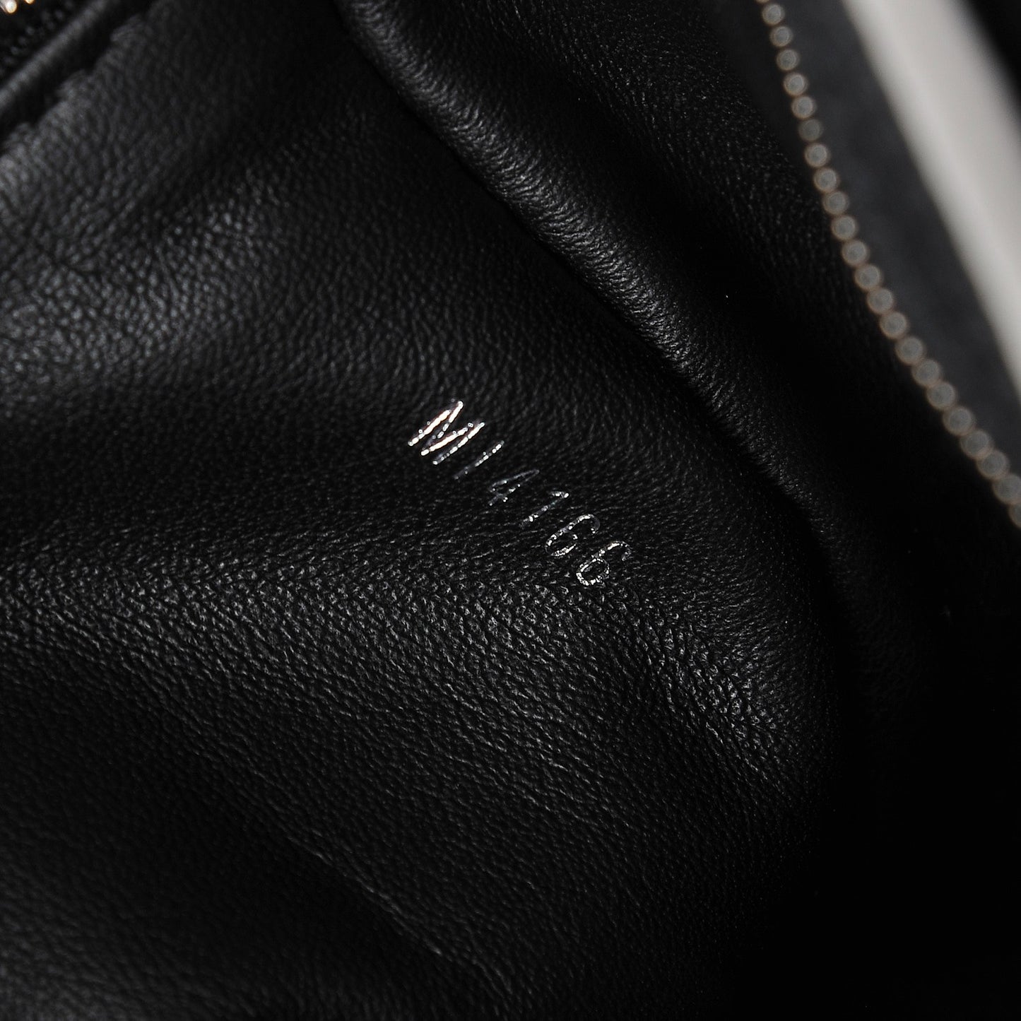 Taurillon Capucines PM Black White
