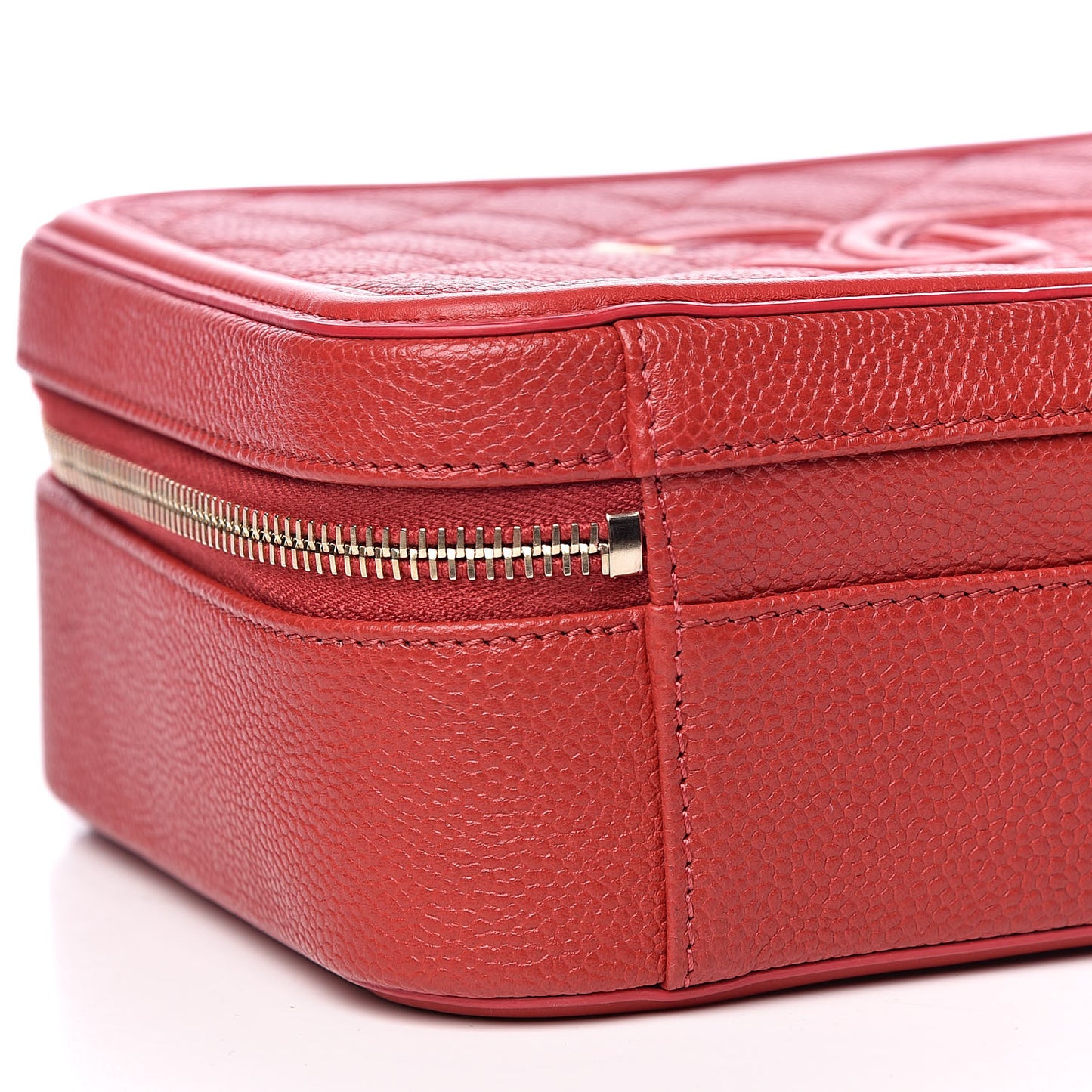 Caviar Quilted Medium CC Filigree Vanity Case Red