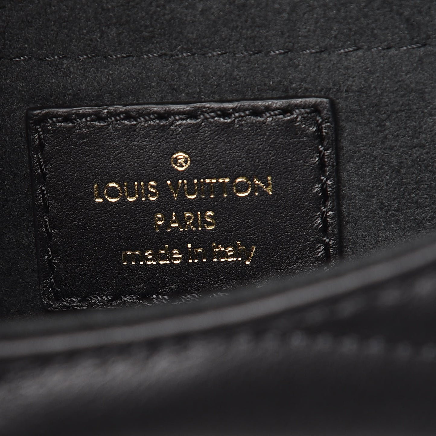 Calfskin New Wave Chain PM Black