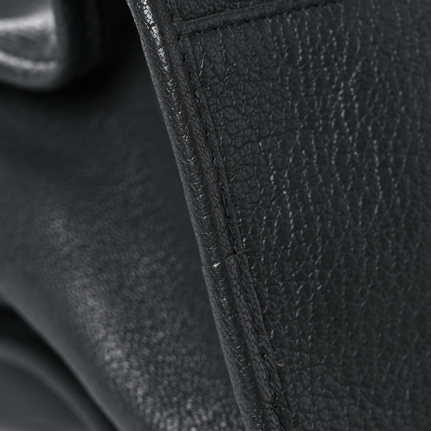 Chevre Classic Hardware Metallic Edge City Gris Fossile