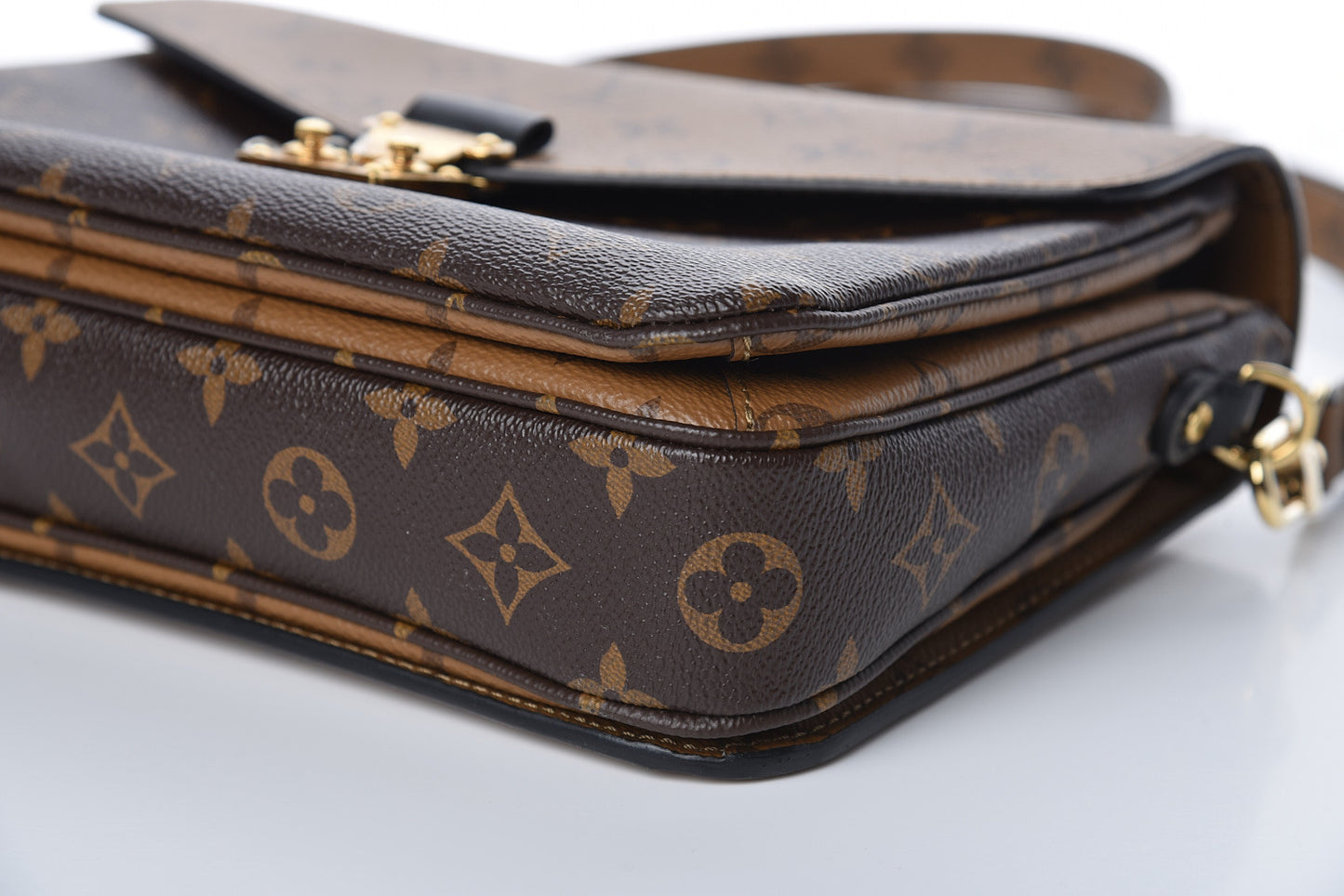 Reverse Monogram Pochette Metis
