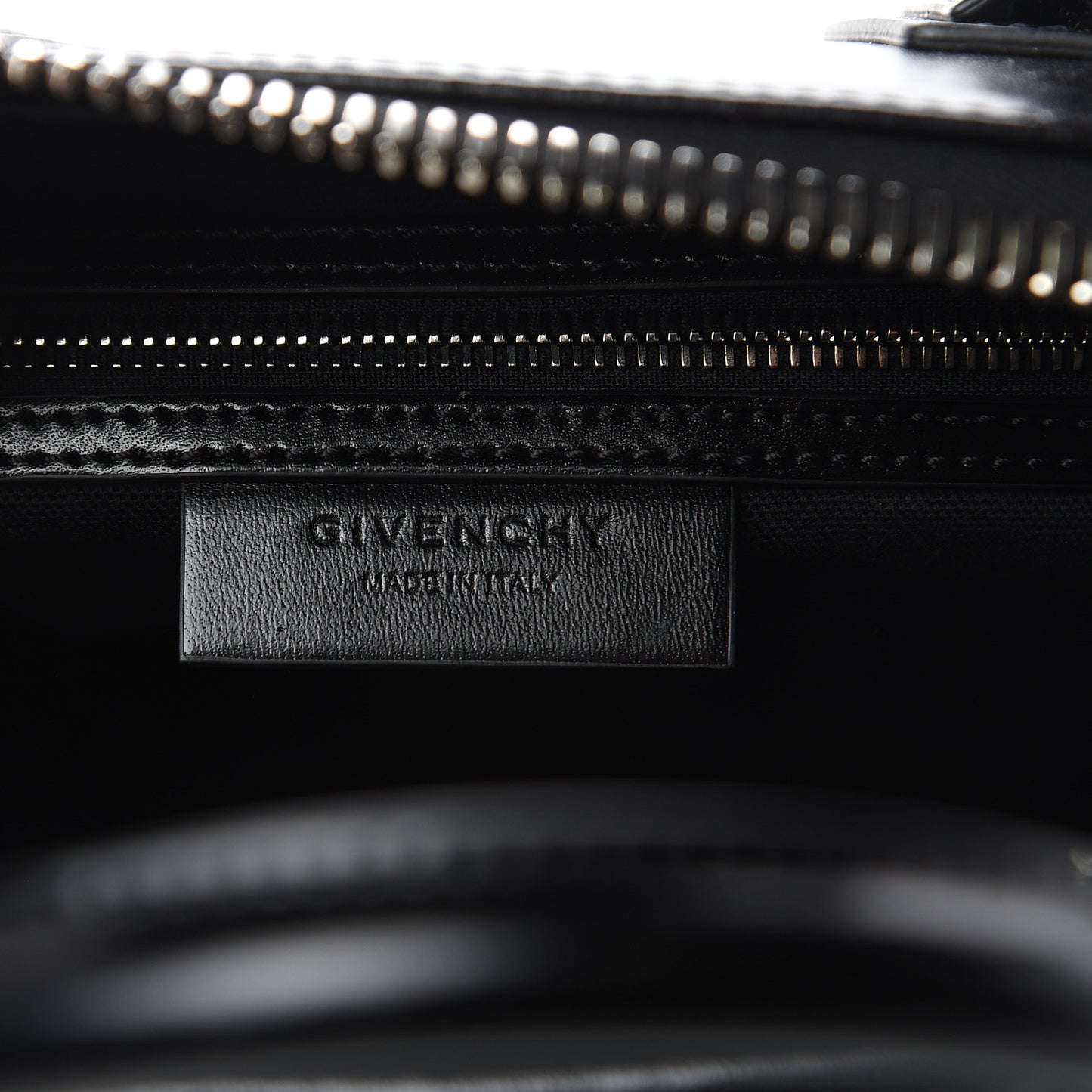 Shiny Lord Calfskin Small Antigona Black