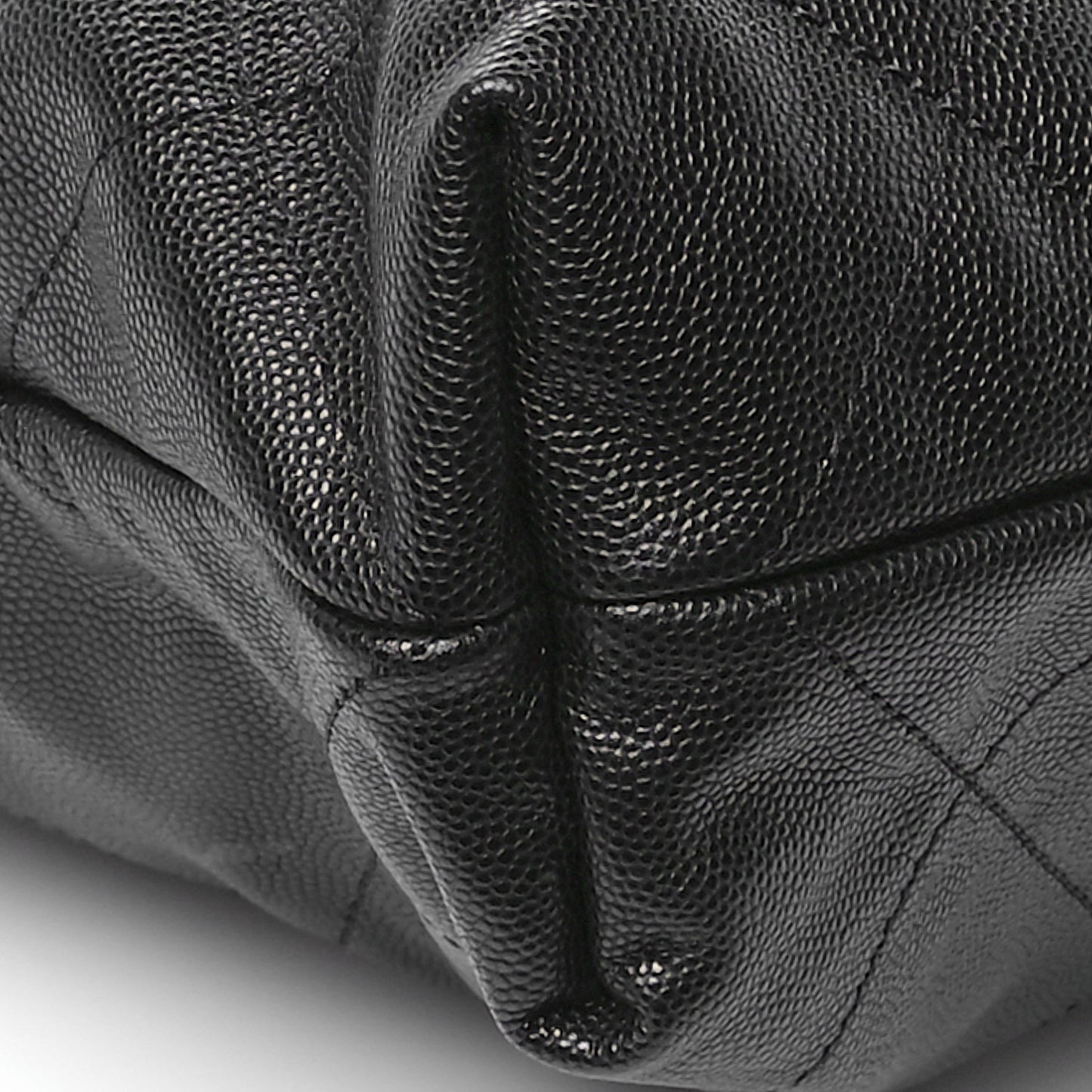 Shiny Caviar Quilted Monochrome Small Chanel 22 Black