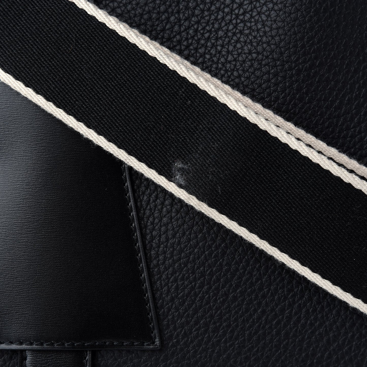 Grained Calfskin D-off Black White
