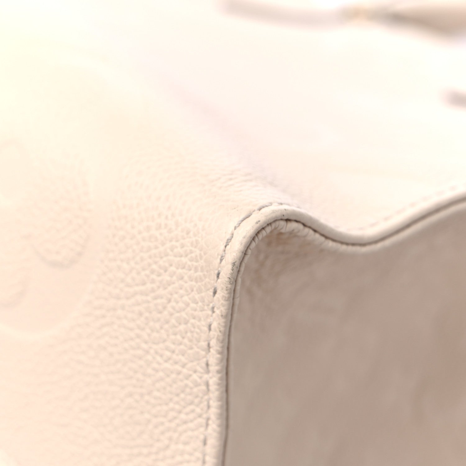 Louis Vuitton Empreinte Monogram Giant Onthego GM Creme 9 of 12