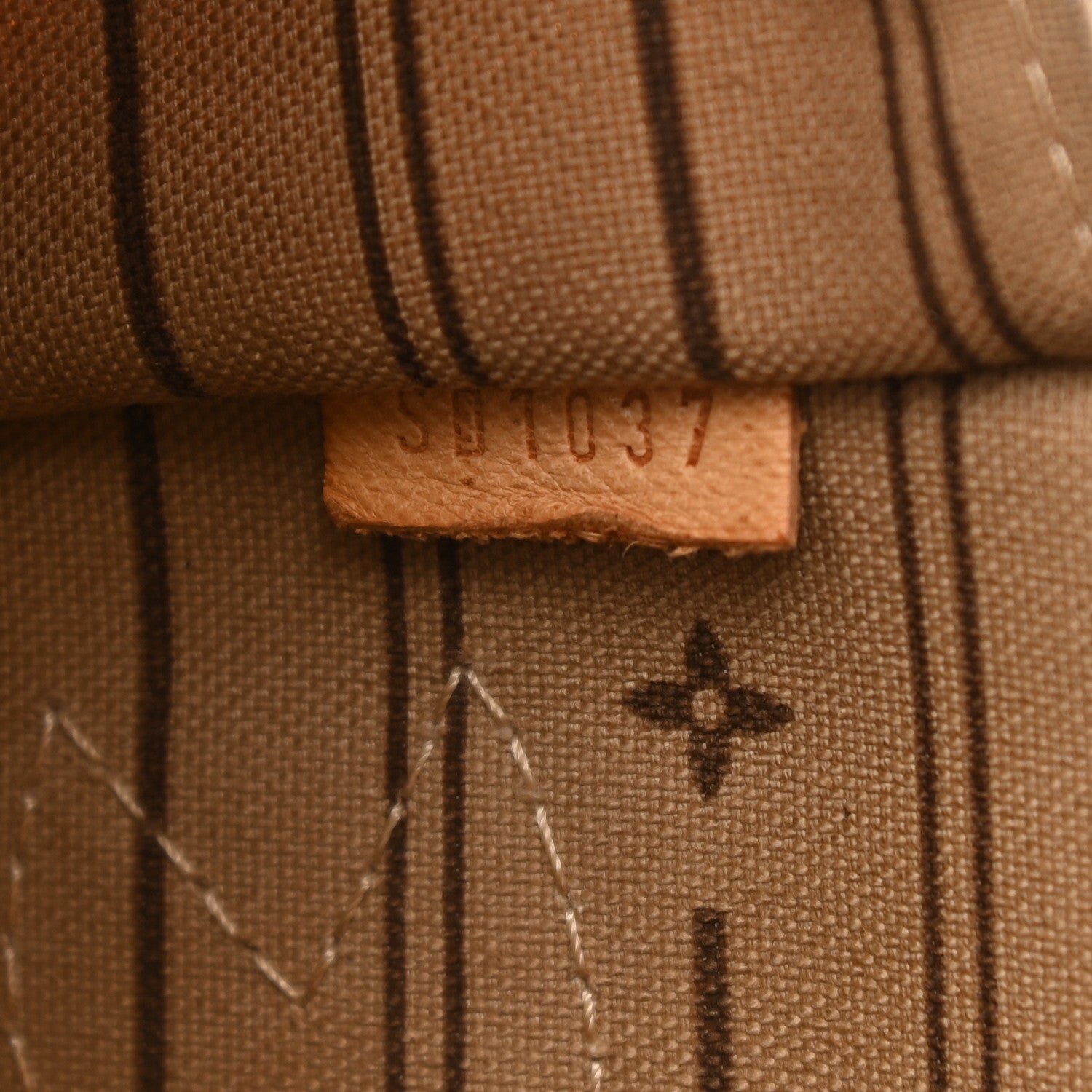 Louis Vuitton Monogram Neverfull MM 7 of 16