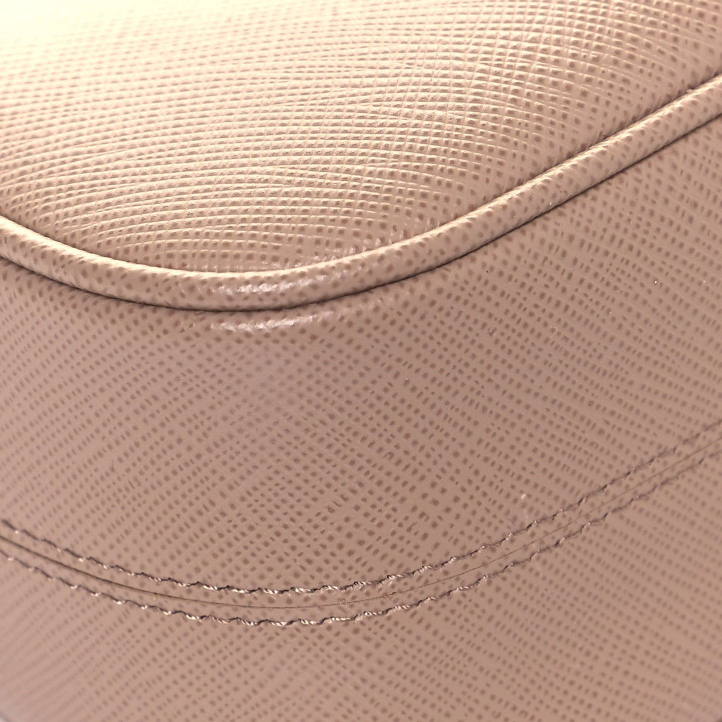 Saffiano Re-Edition 2005 Shoulder Bag Cammeo Beige