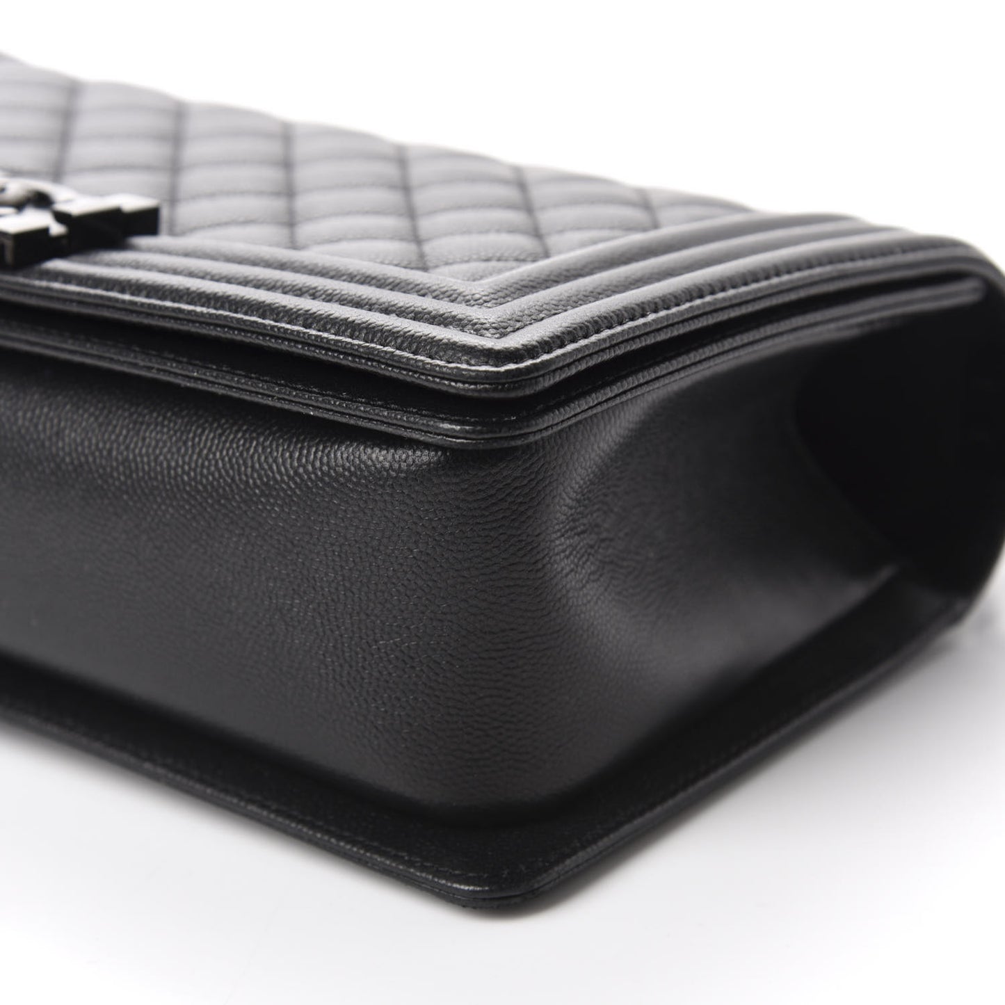 Caviar Quilted Medium Boy Flap So Black