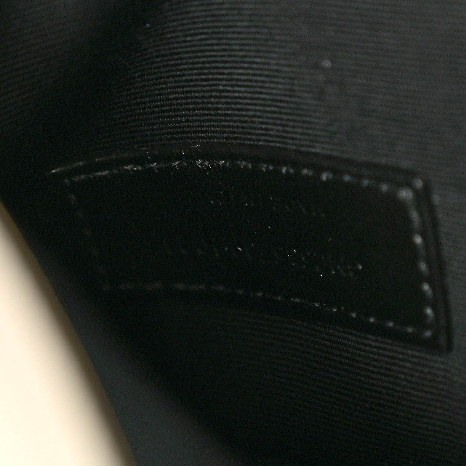 Saint Laurent Grain De Poudre Uptown Pouch Crema Soft 7 of 12