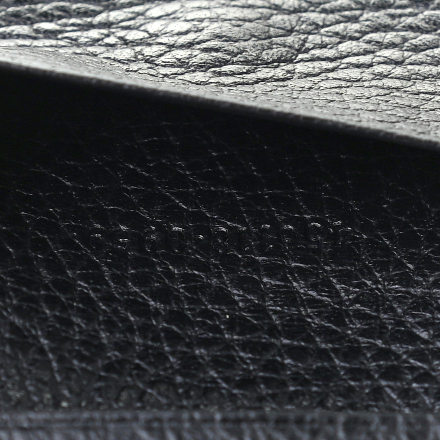 Pebbled Calfskin GG Marmont 6 Key Holder Black