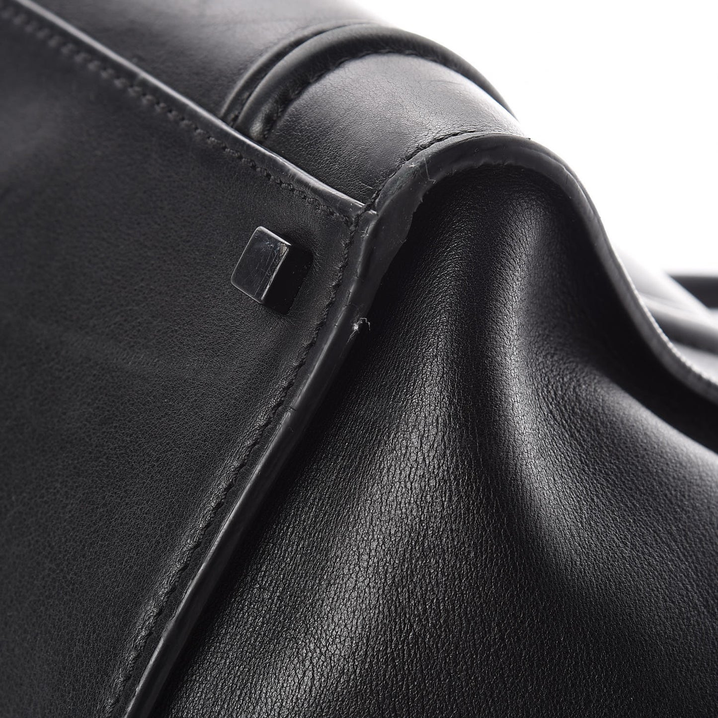 Smooth Calfskin Medium Phantom Luggage Black