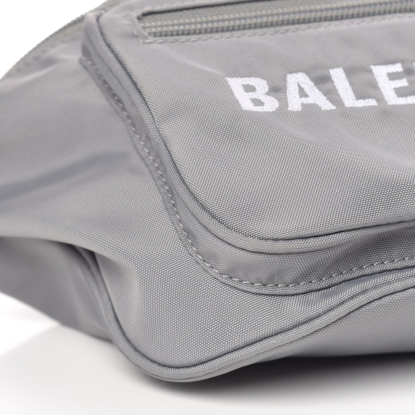 Textured Sport Nylon Logo Embroidered Wheel Beltpack Grey White