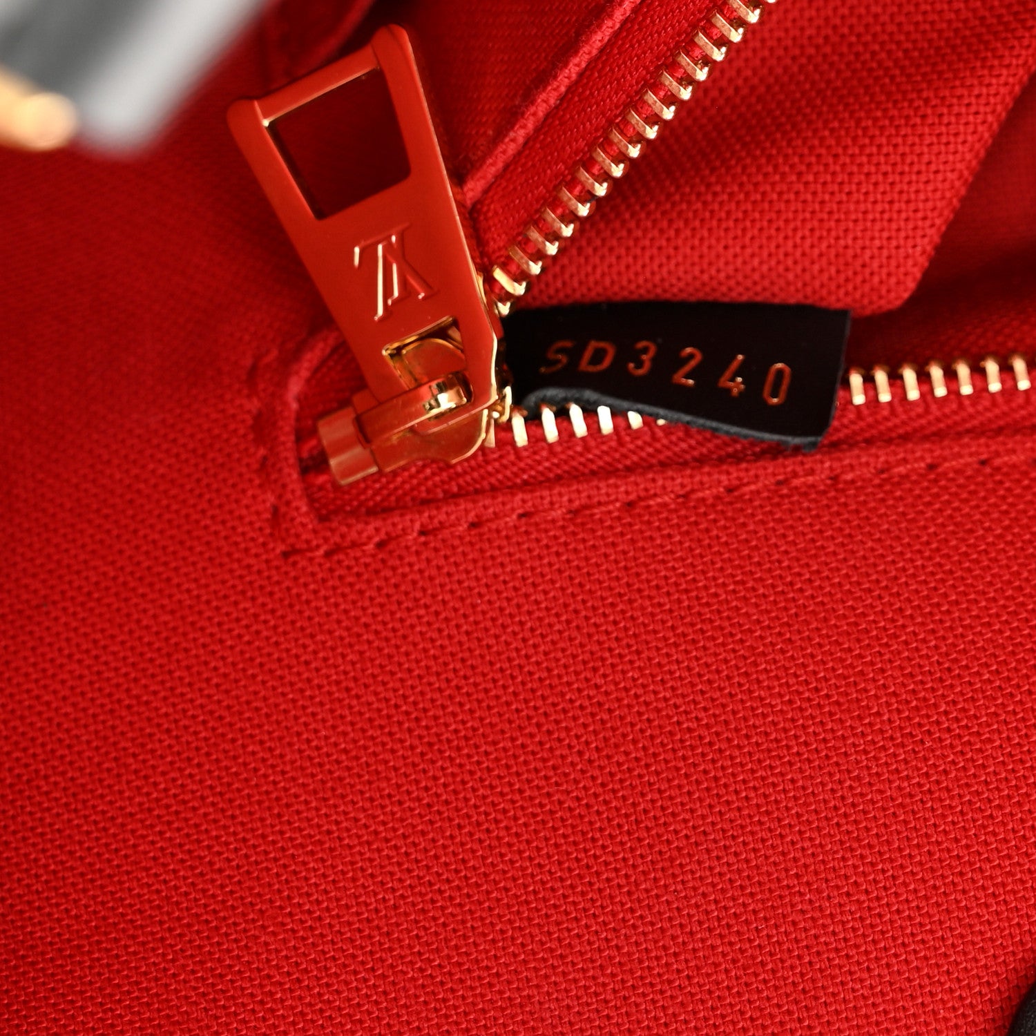 Louis Vuitton Reverse Monogram Giant Onthego MM 7 of 10