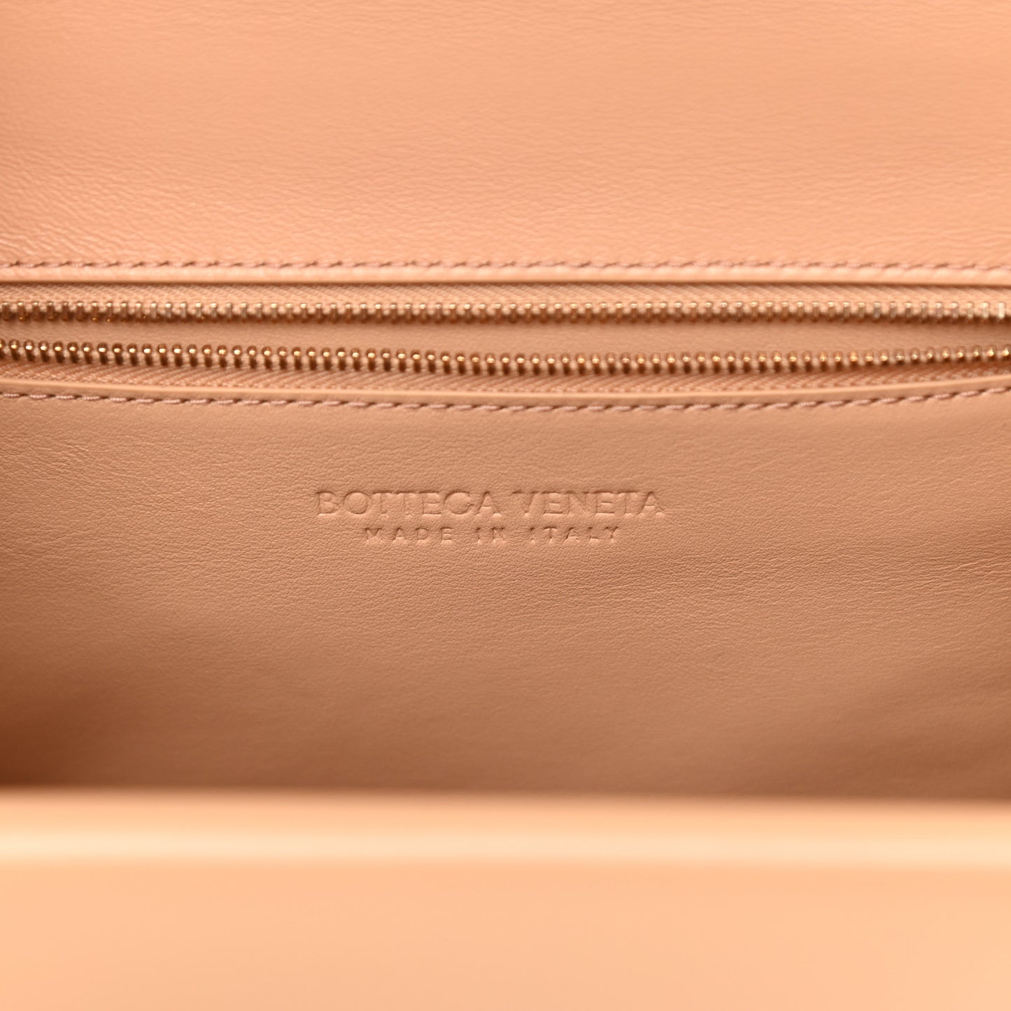 Box Calfskin Nappa Clip Bag Almond Gold