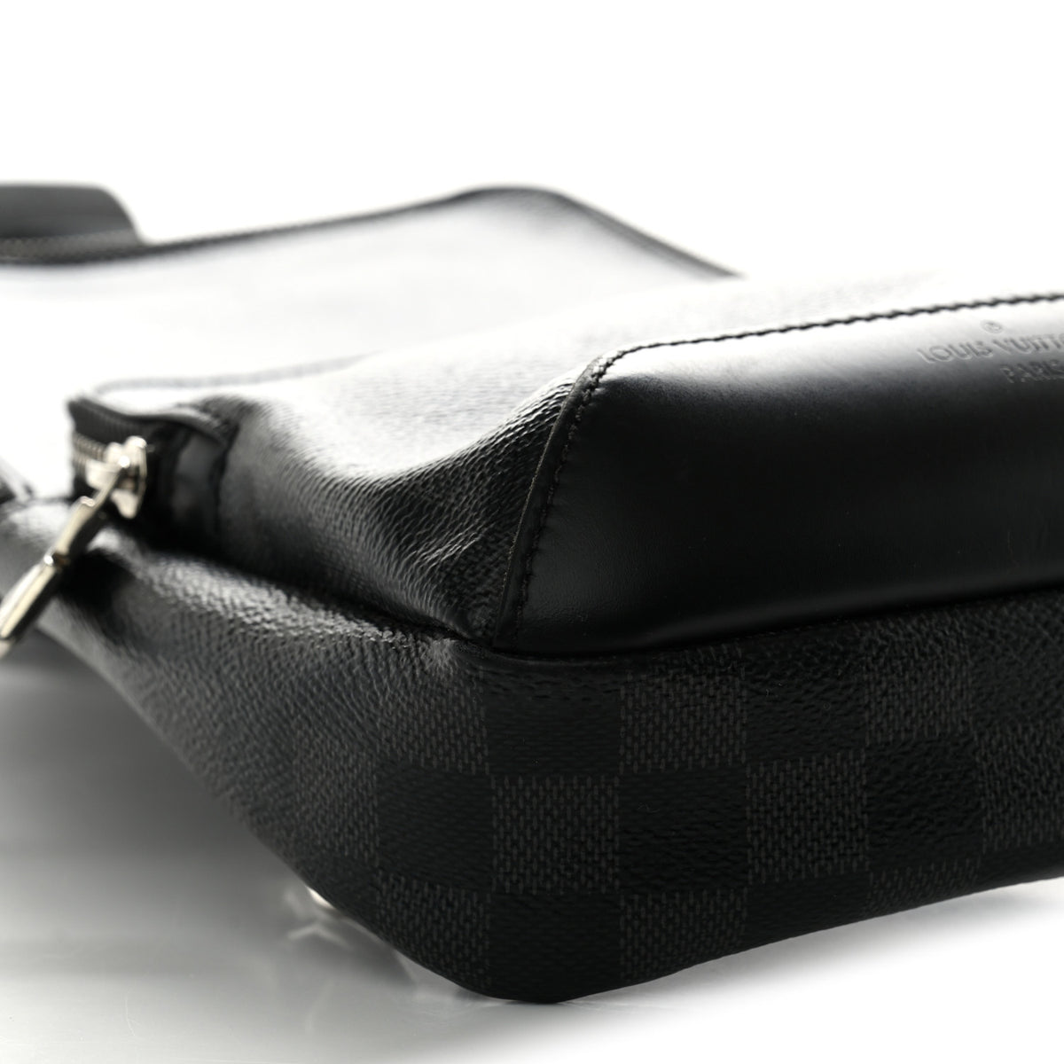 Damier Graphite Avenue Sling Bag Onyx Silver