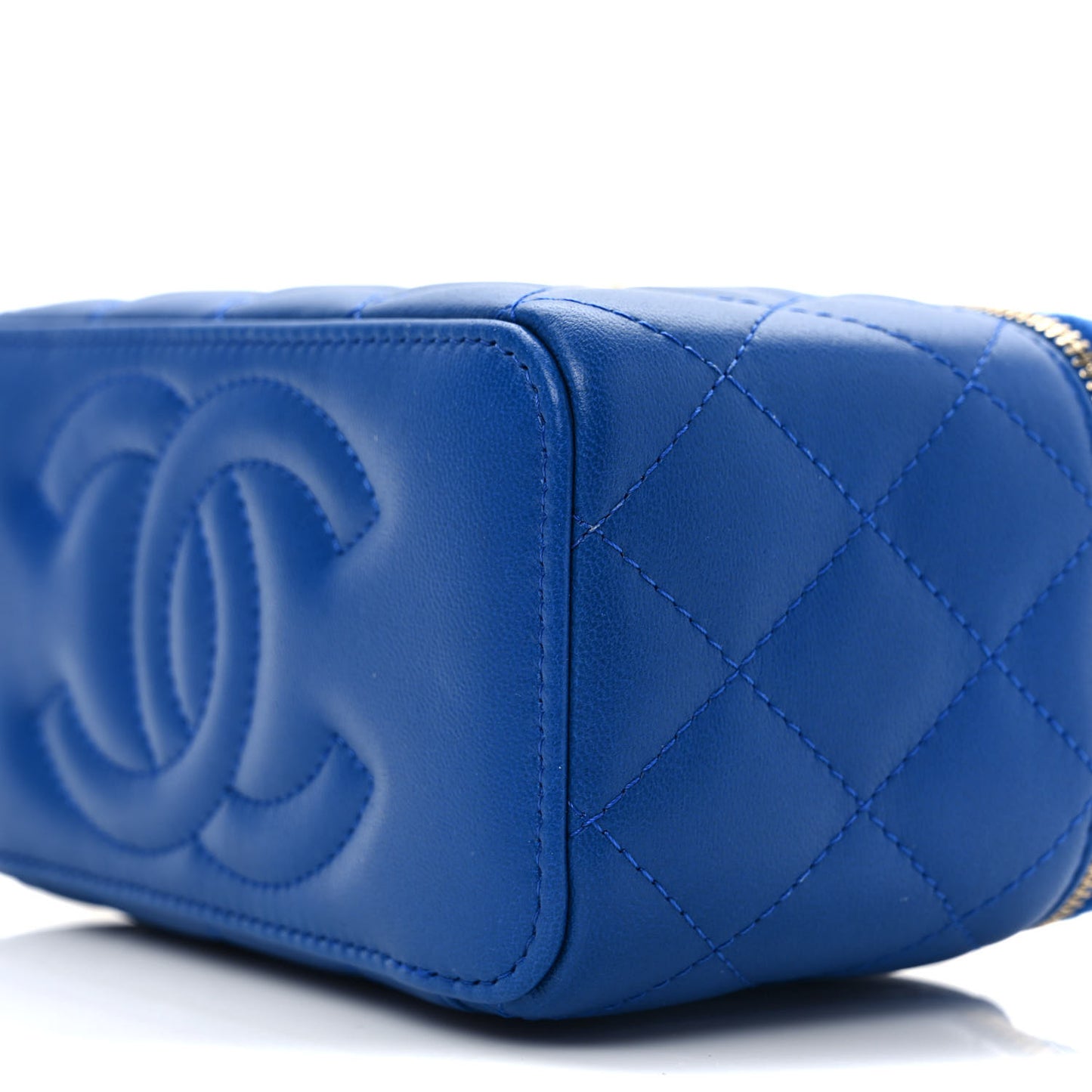Lambskin Quilted Pearl Crush Small Vanity Case With Chain Blue