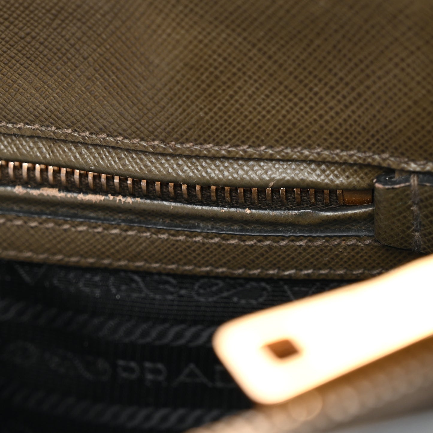 Saffiano Lux Bi-Color Medium Tote Militare Black