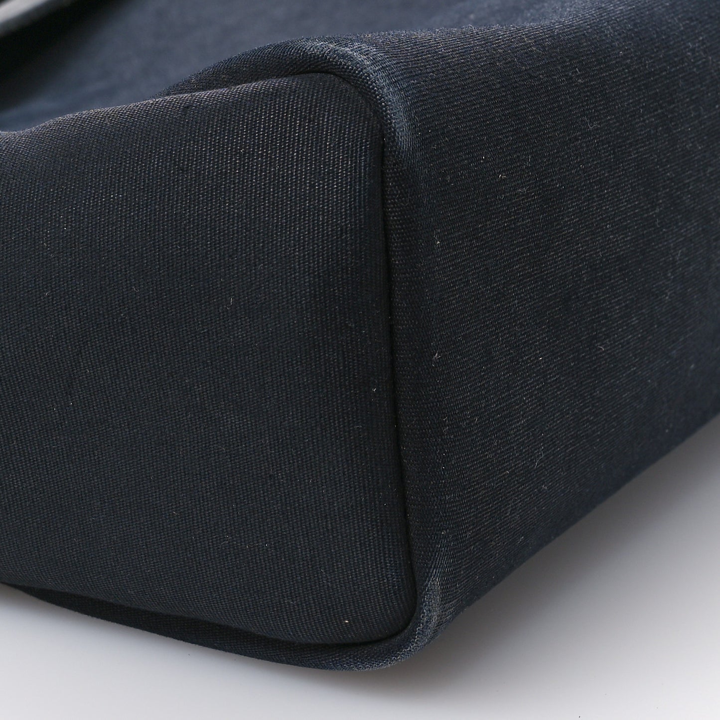 Toile Vache Calfskin Herbag 30 PM Black