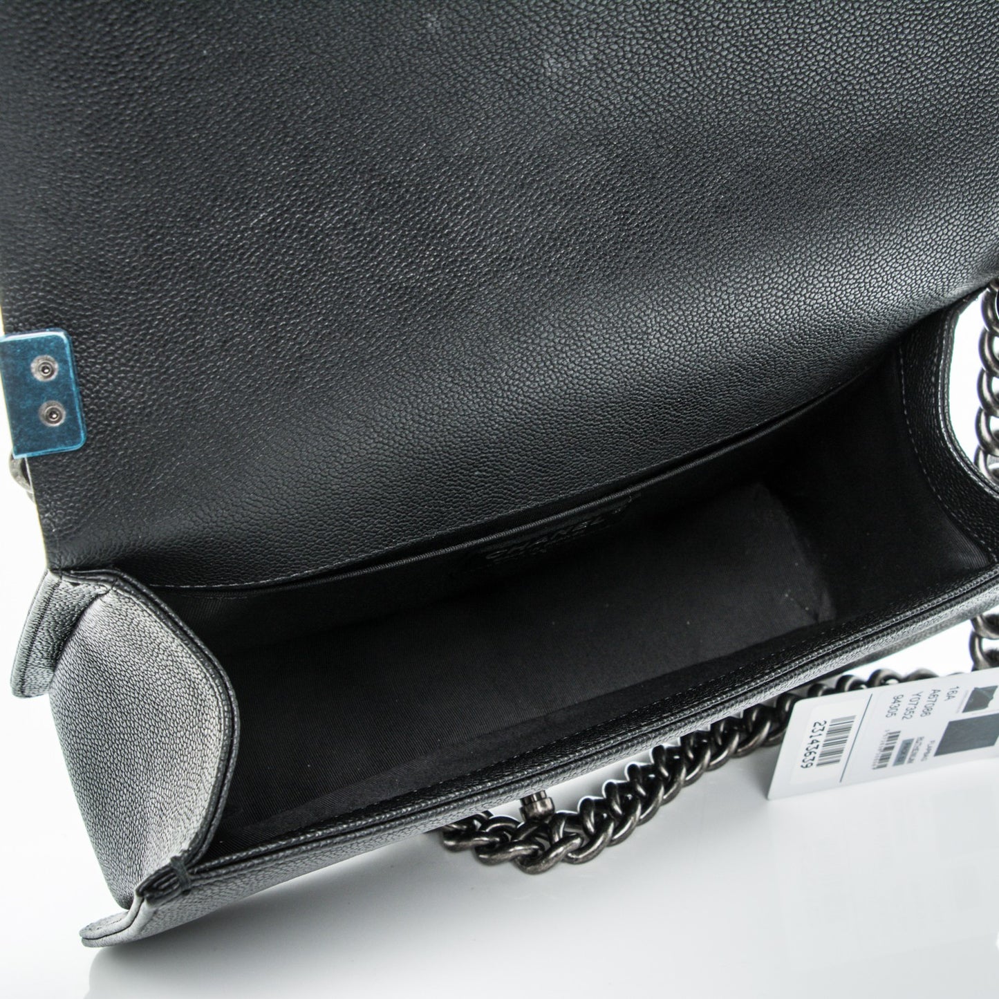 Caviar Quilted Medium Boy Flap Black