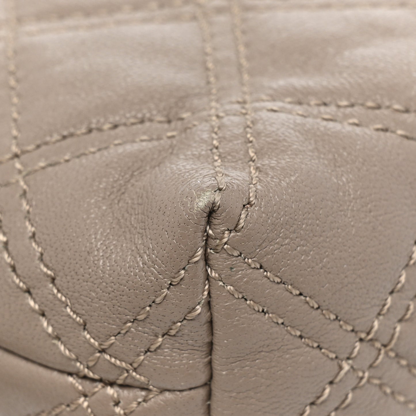 Lacquered Lambskin Baroque Single Flap Grey