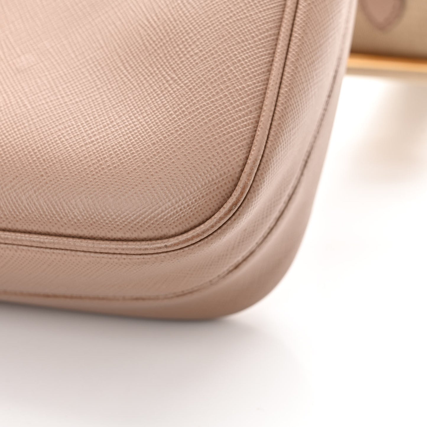 Saffiano Lux Re-Edition 2005 Shoulder Bag Cammeo