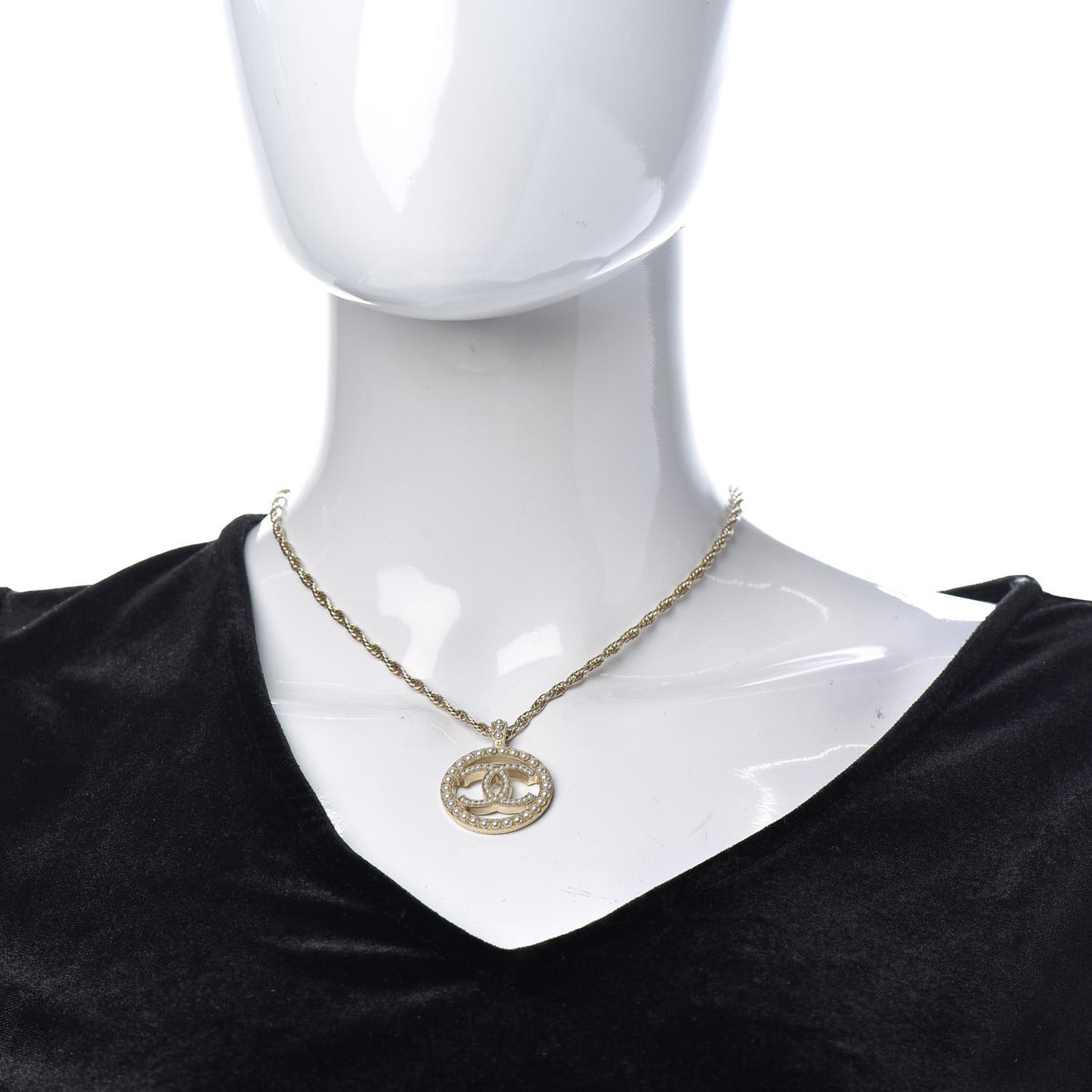 Pearl CC Round Pendant Necklace Gold