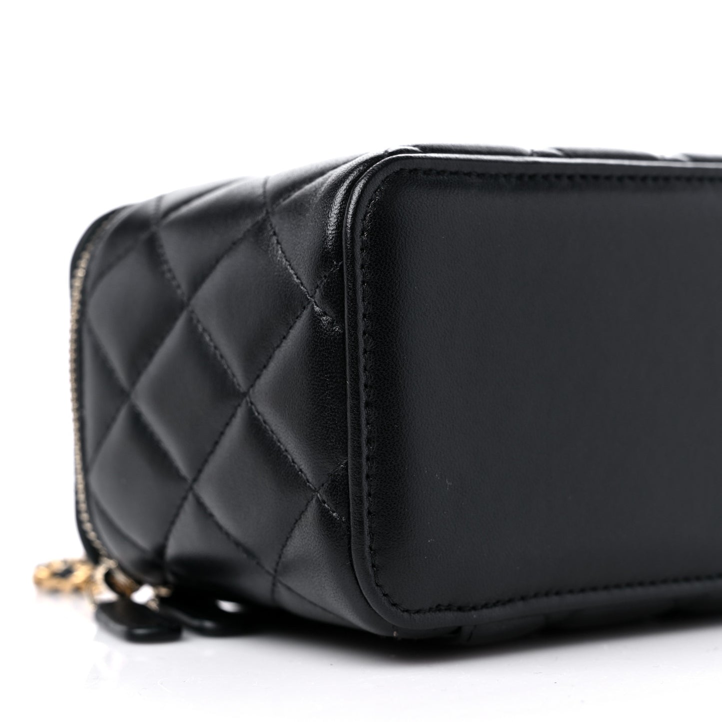 Lambskin Quilted Small Top Handle Vanity Case With Chain Black
