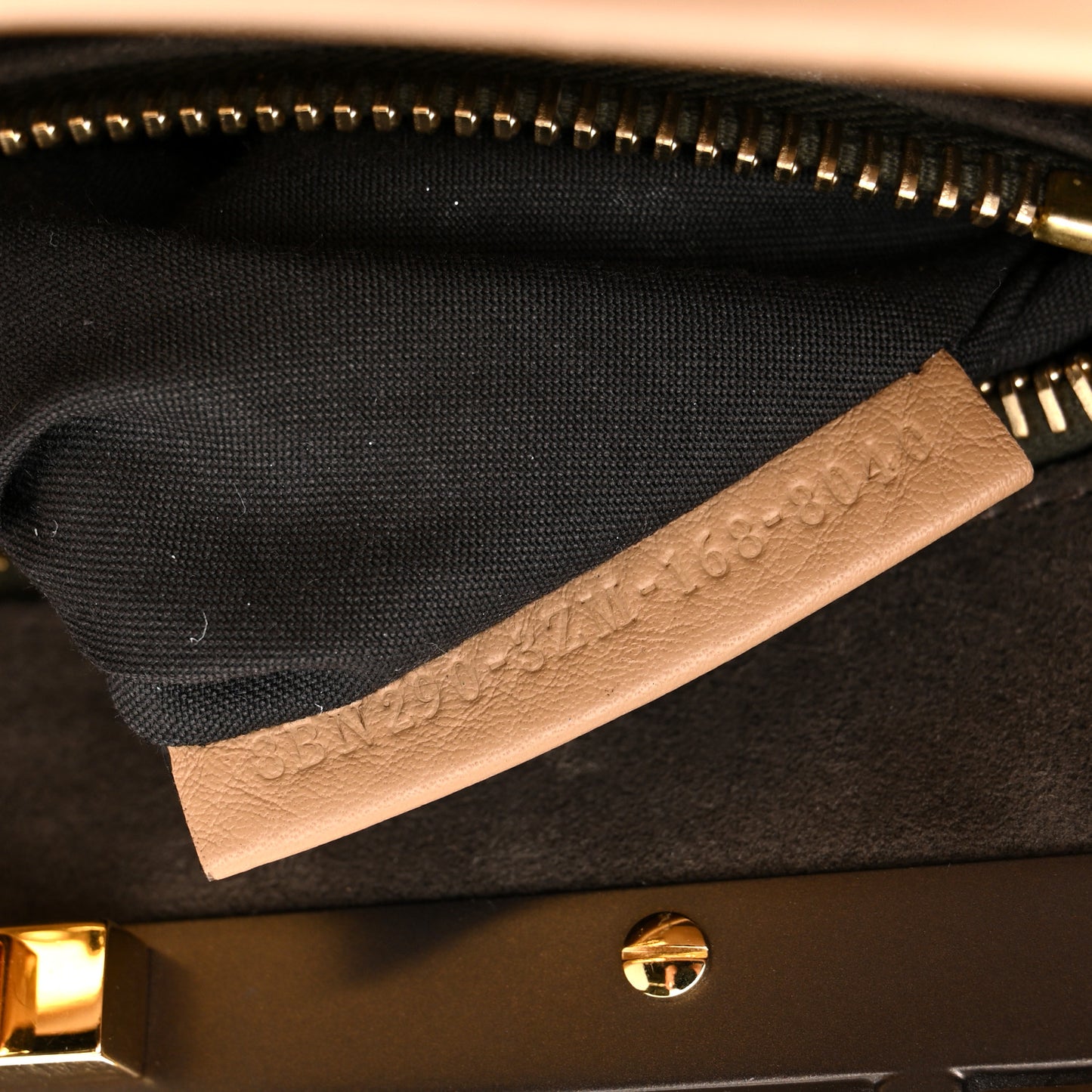 Vitello Seta Medium Peekaboo Iconic Satchel Cuoio