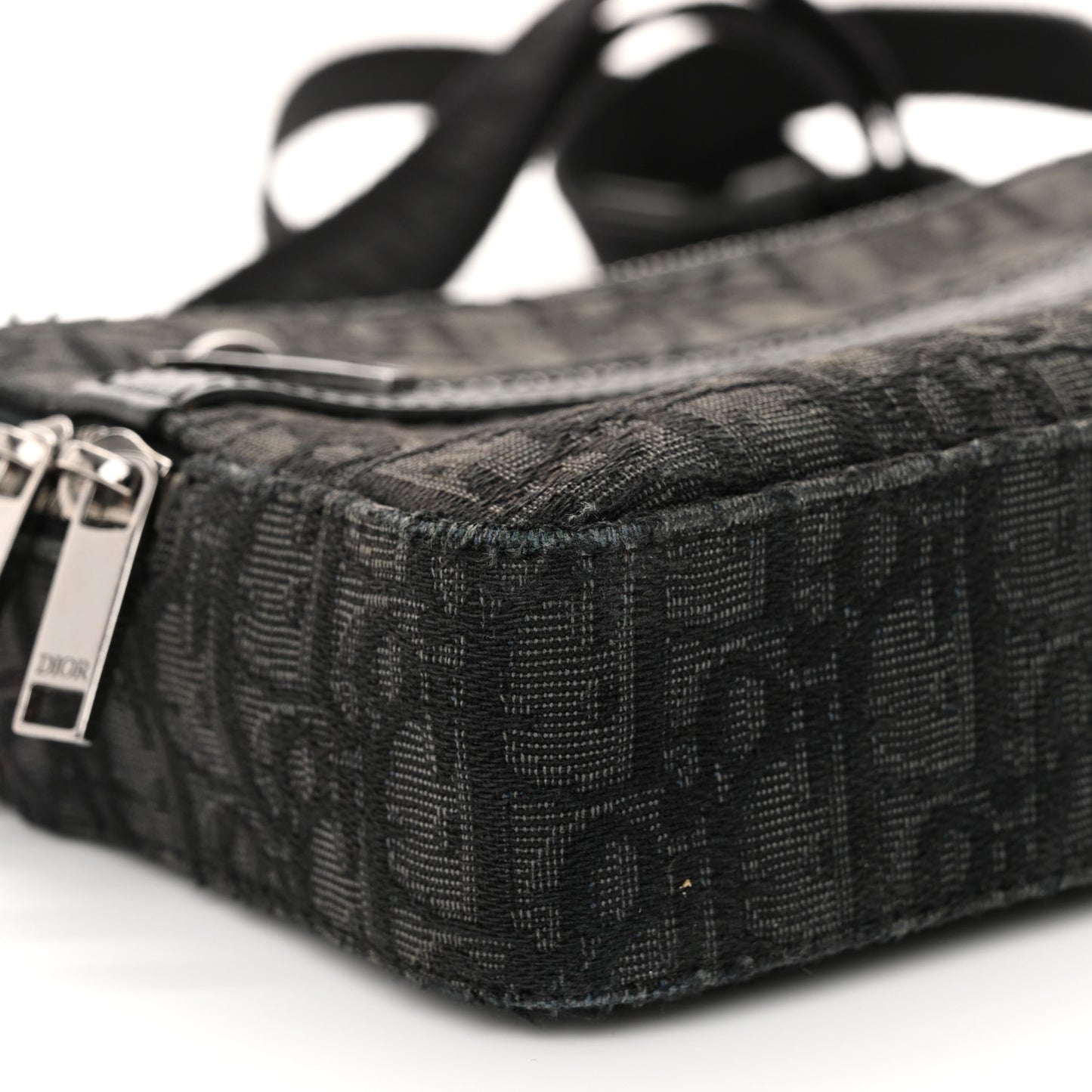 HOMME Oblique Safari Messenger Black