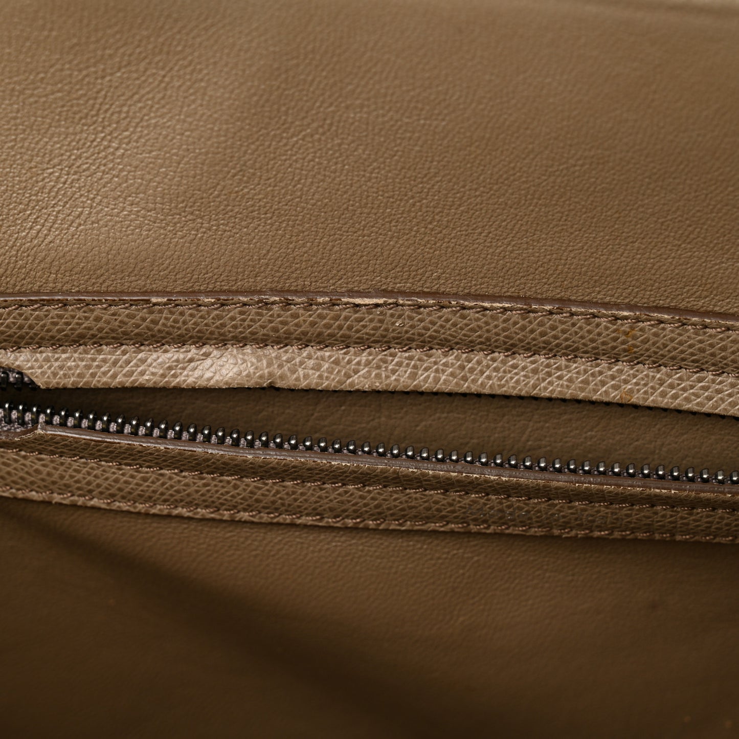 Baby Grained Calfskin Medium Phantom Luggage Taupe