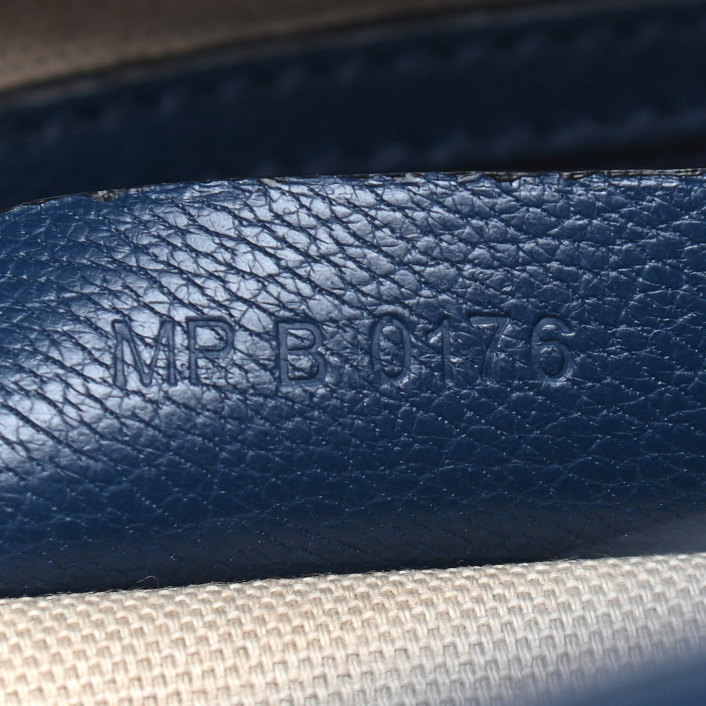 Sugar Goatskin Medium Antigona Navy