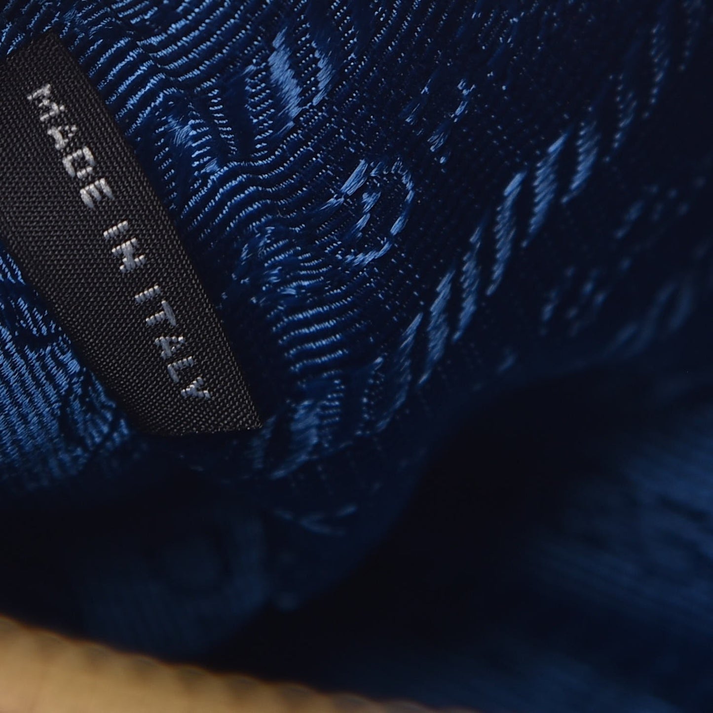 Vitello Daino Pochette Azzurro