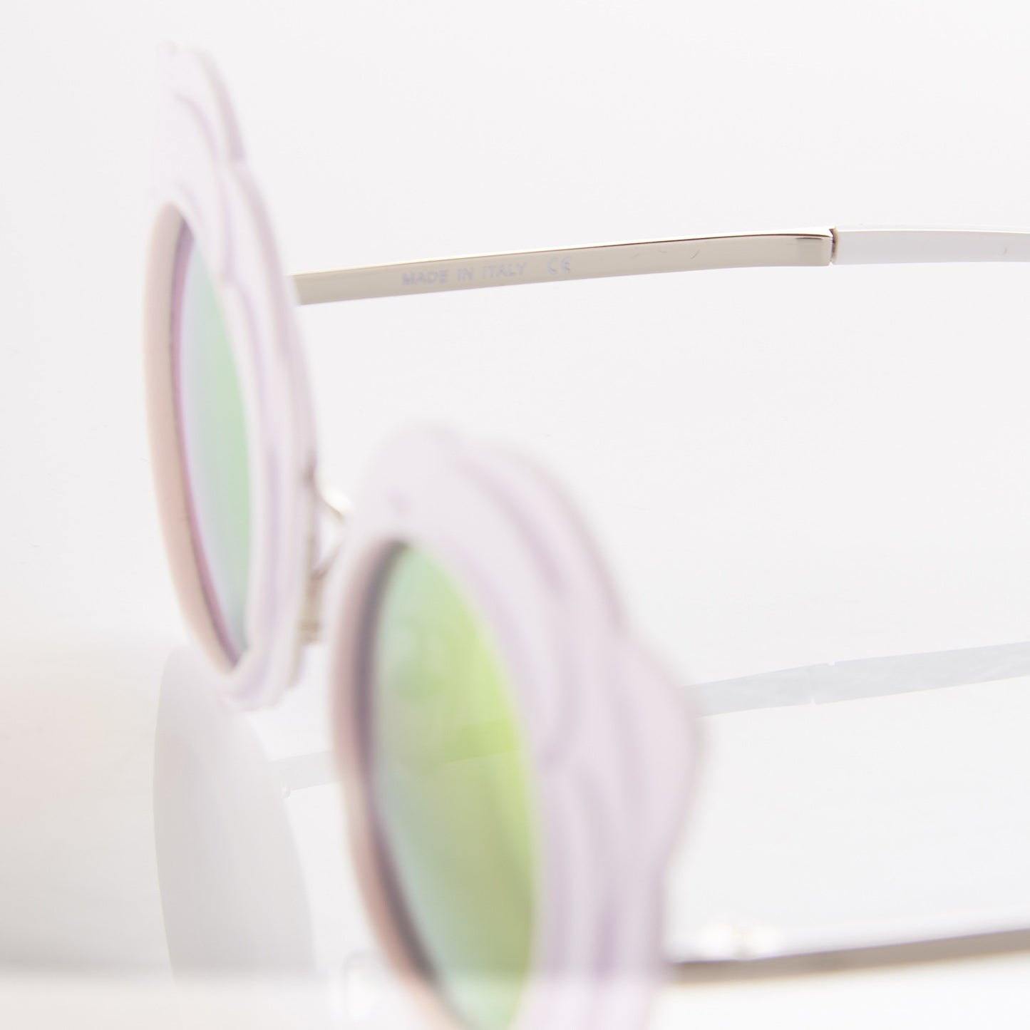 Round Camellia Sunglasses 71198 White