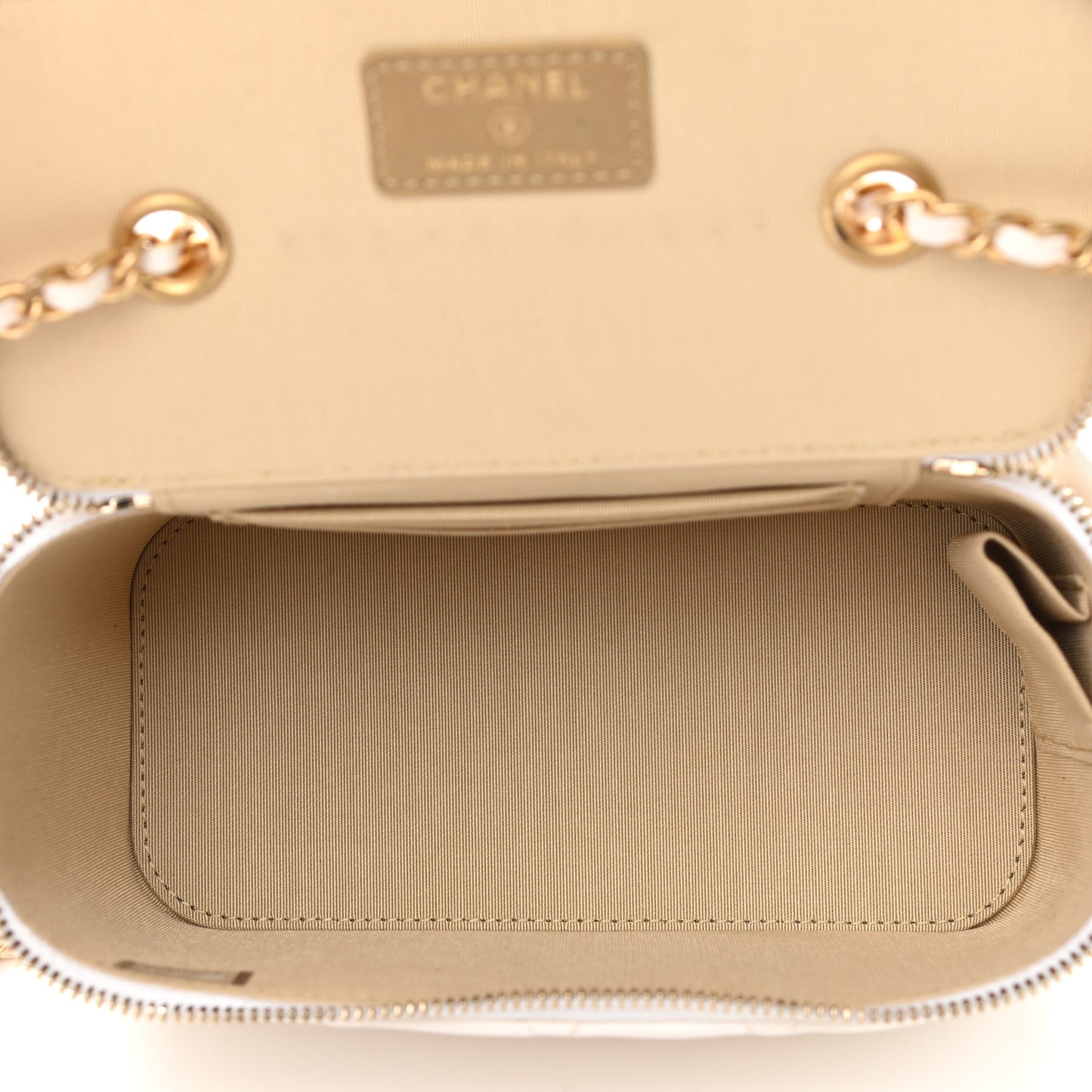 Lambskin Quilted Pearl Crush Small Vanity Case With Chain White