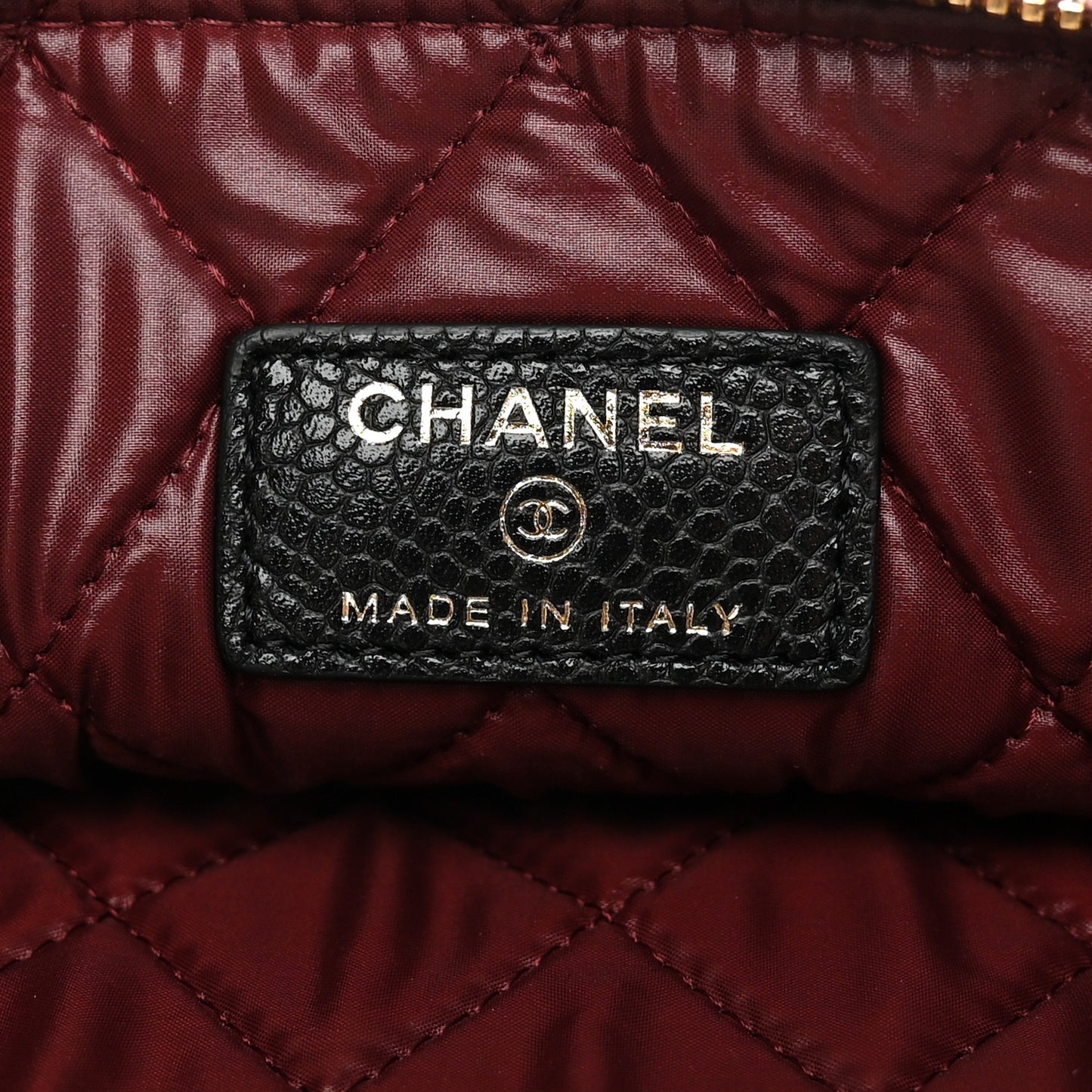 Caviar Quilted Medium Cosmetic Case Black