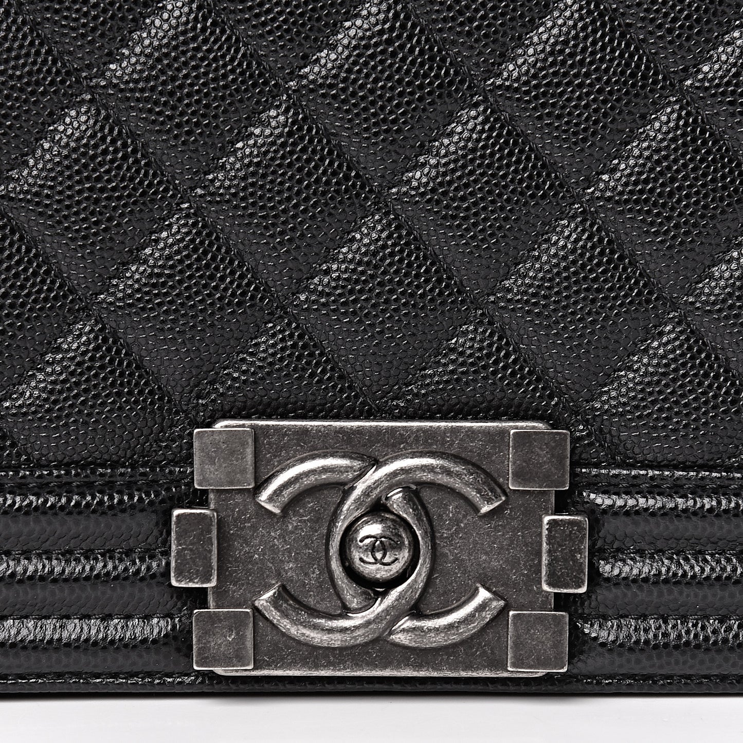 Caviar Quilted Medium Boy Flap Black