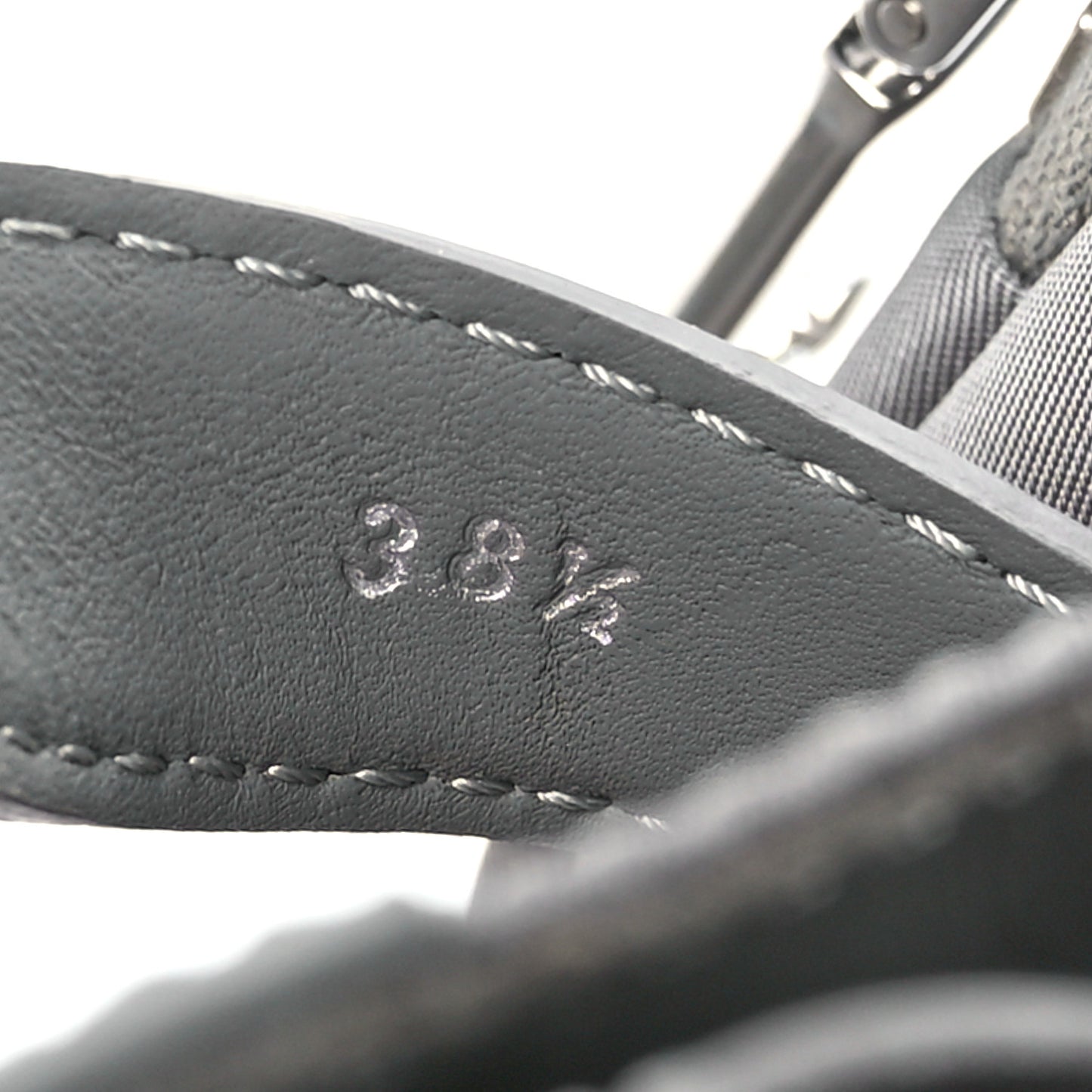 Spazzolato Rois Re-Nylon Metal Triangle Logo Monolith Pouch Pocket 55mm Boots 38.5 Marble Grey