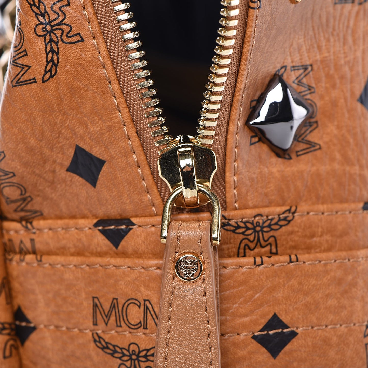 Visetos Studded Medium Stark M Backpack Cognac